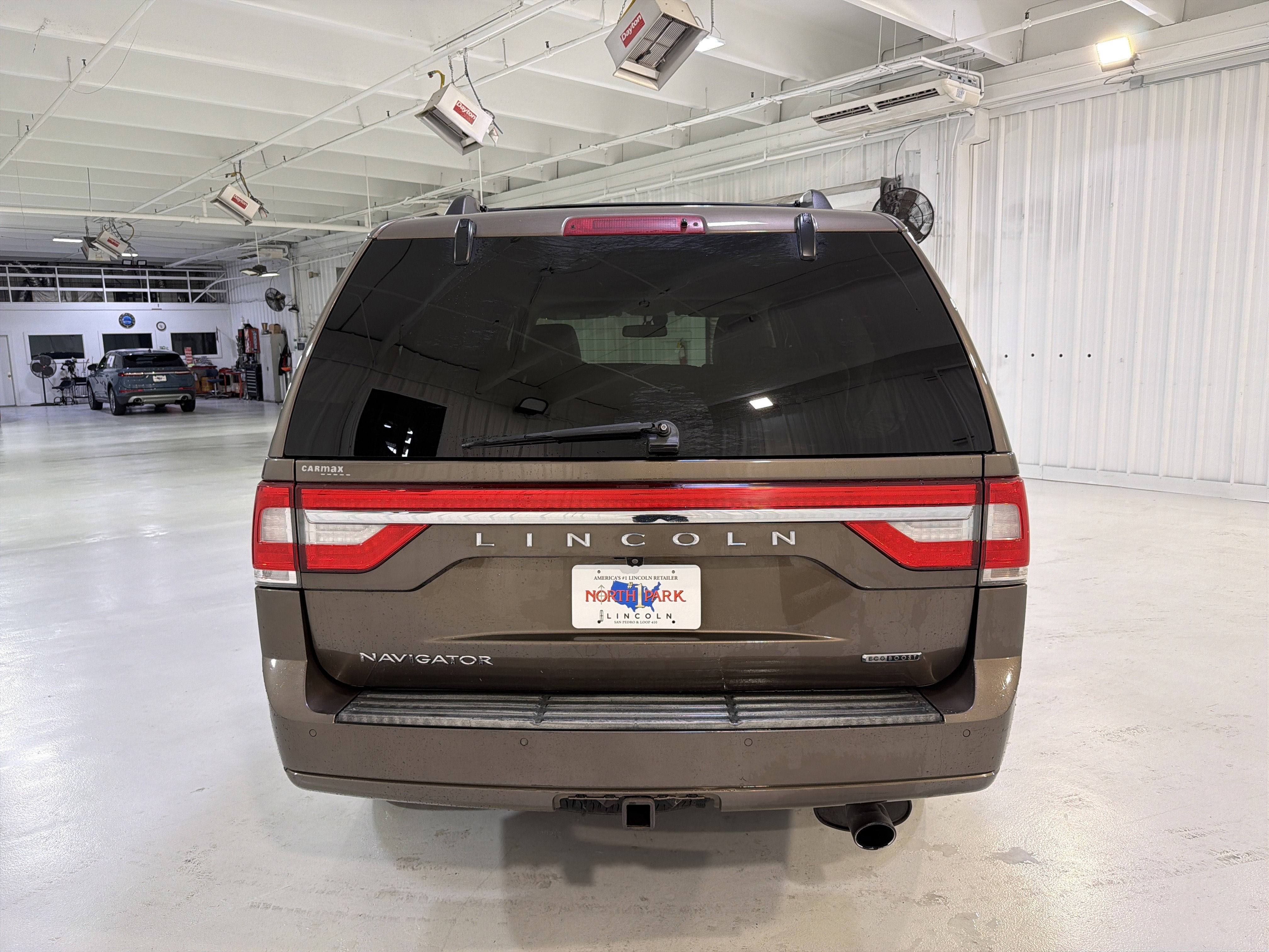 2015 Lincoln Navigator Base