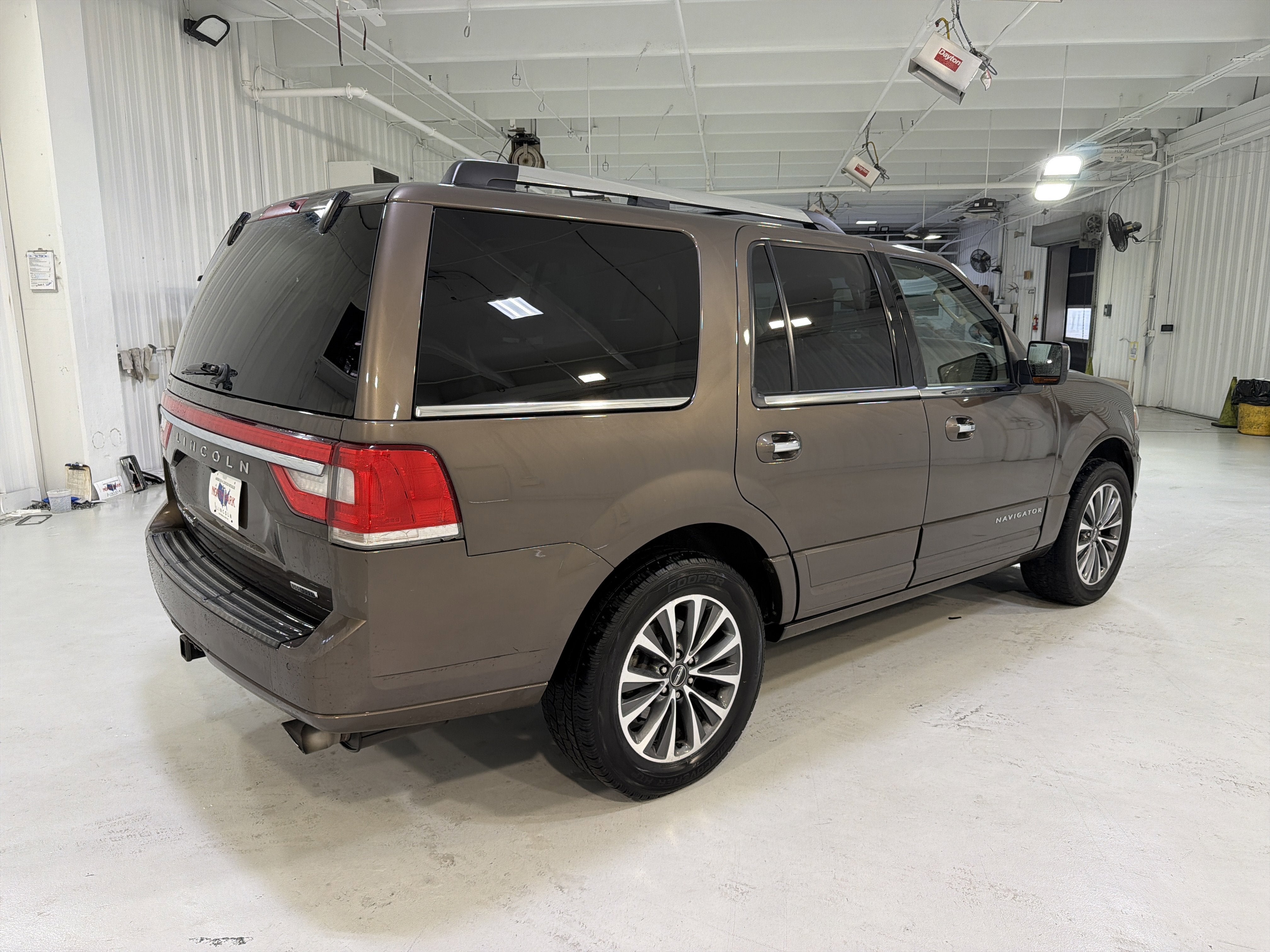 2015 Lincoln Navigator Base