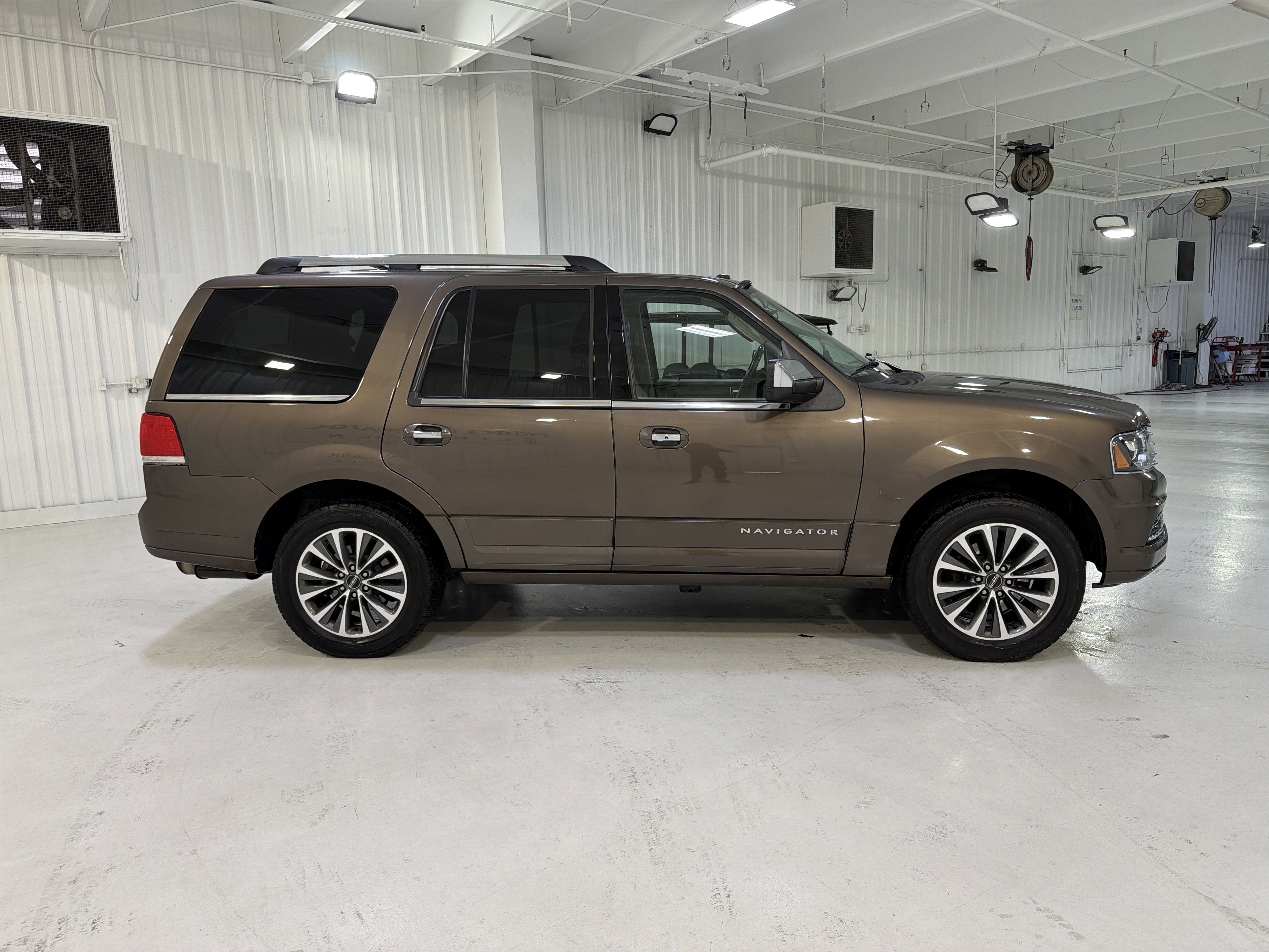 2015 Lincoln Navigator Base