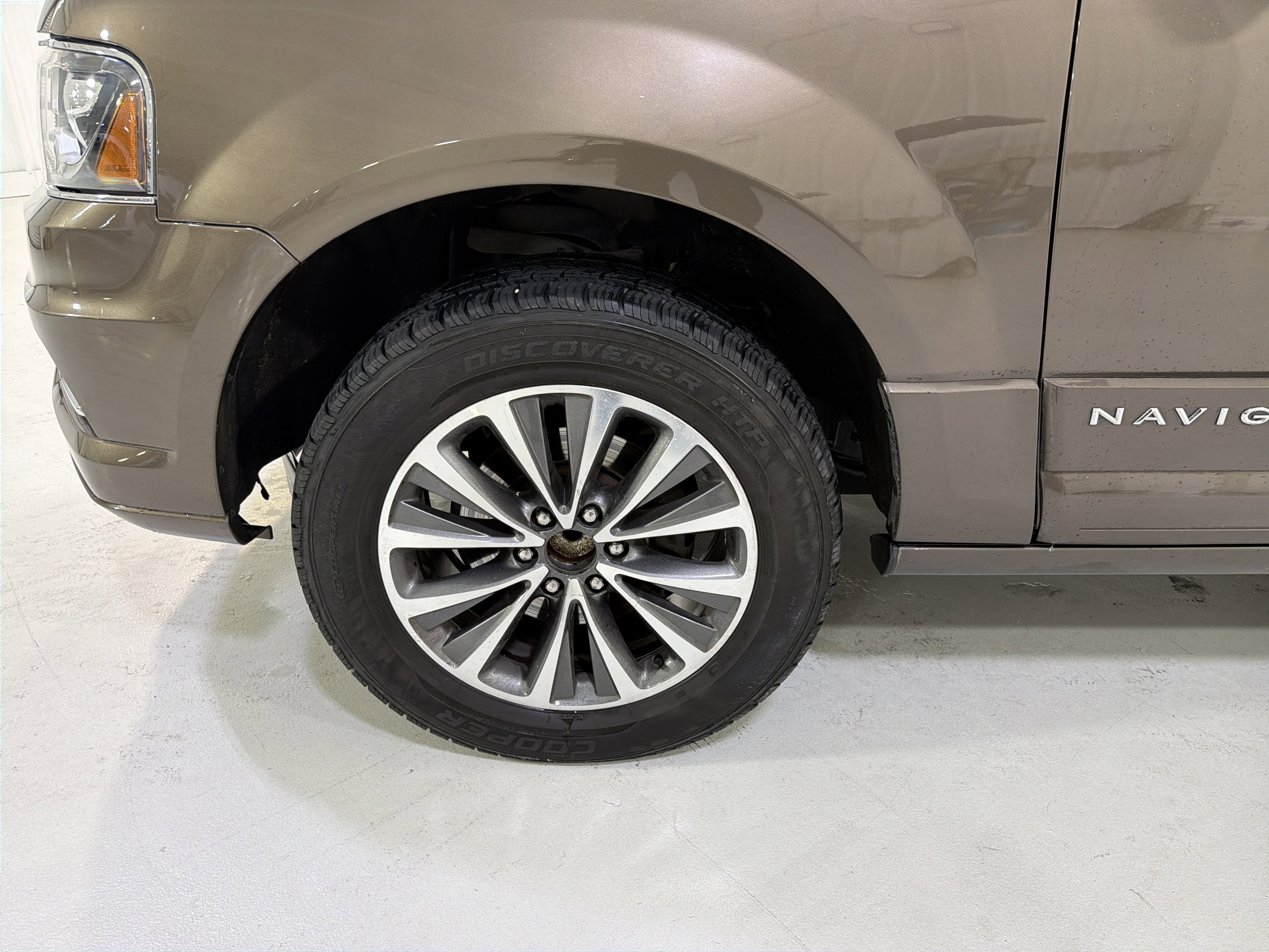2015 Lincoln Navigator Base