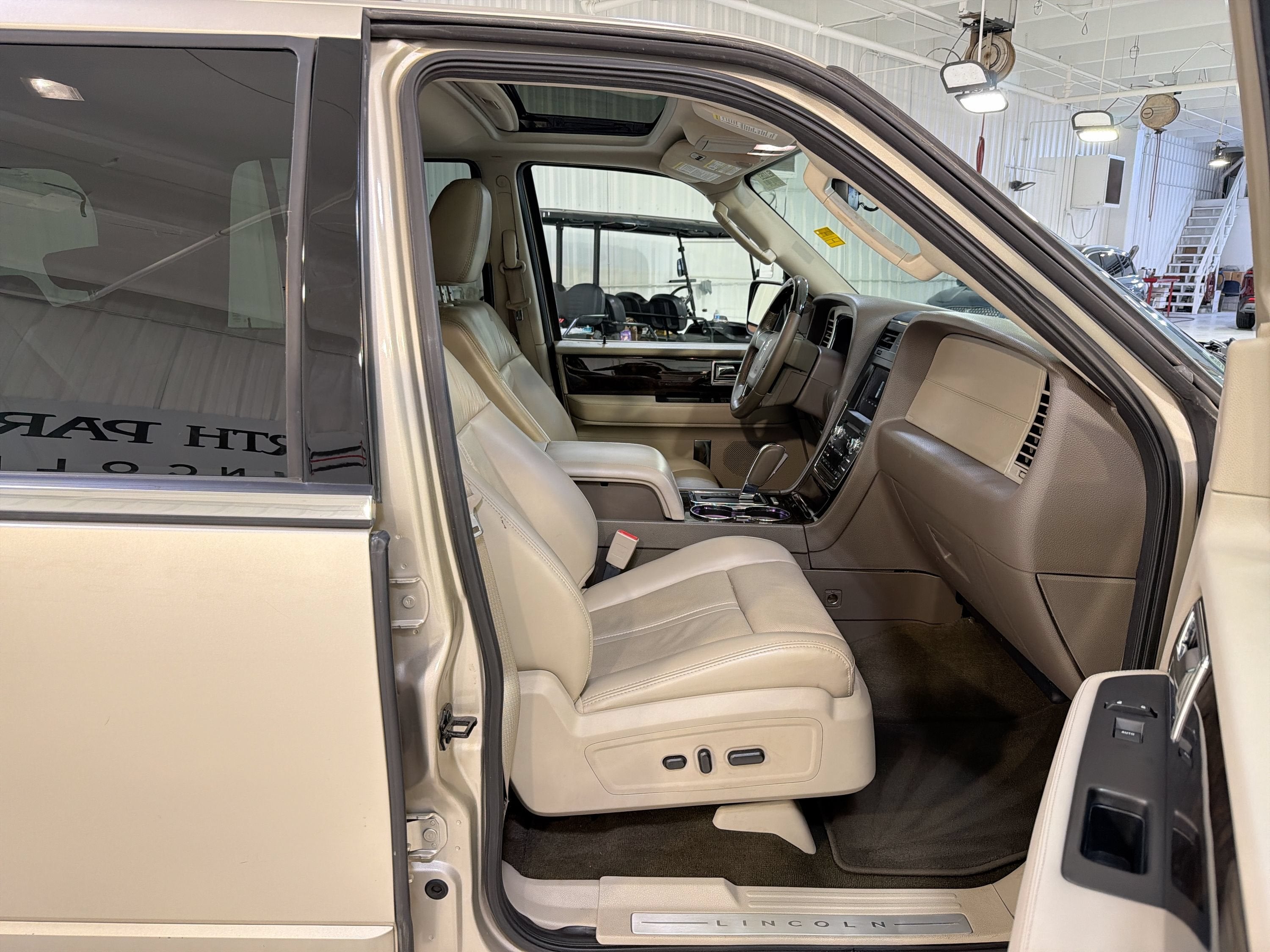 2017 Lincoln Navigator Select