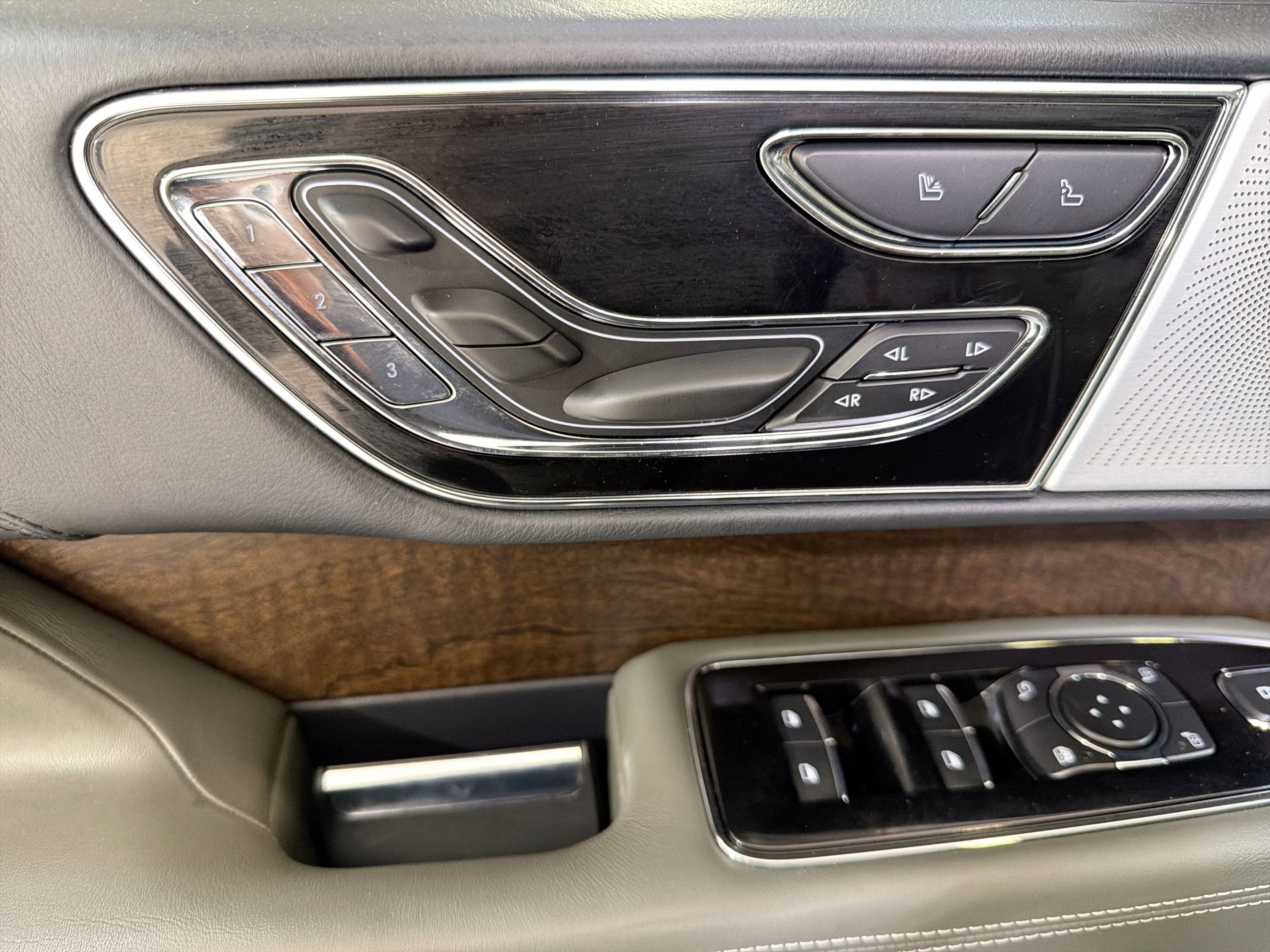 2022 Lincoln Navigator L Black Label