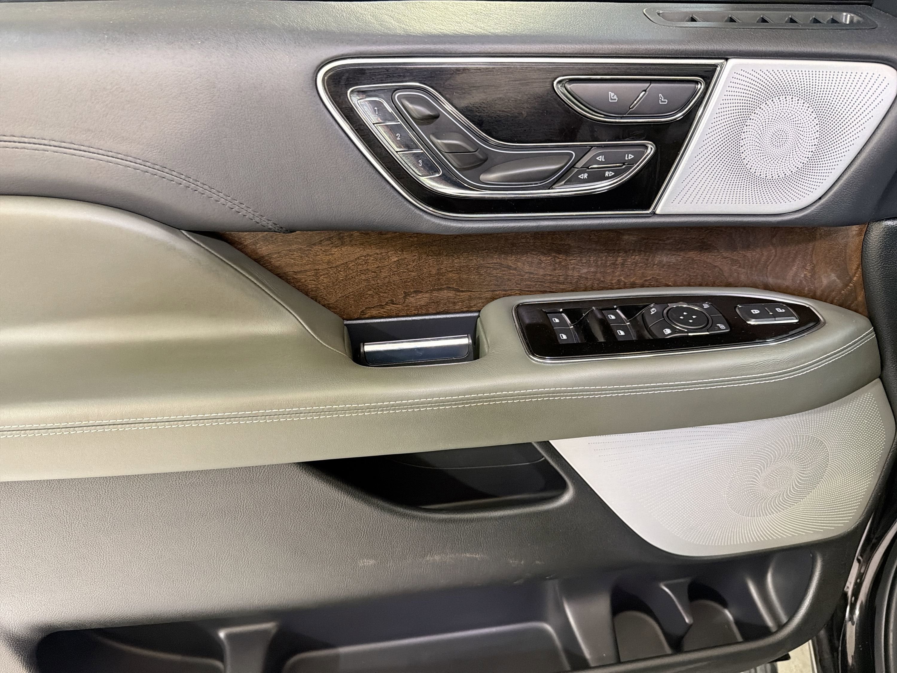 2022 Lincoln Navigator L Black Label