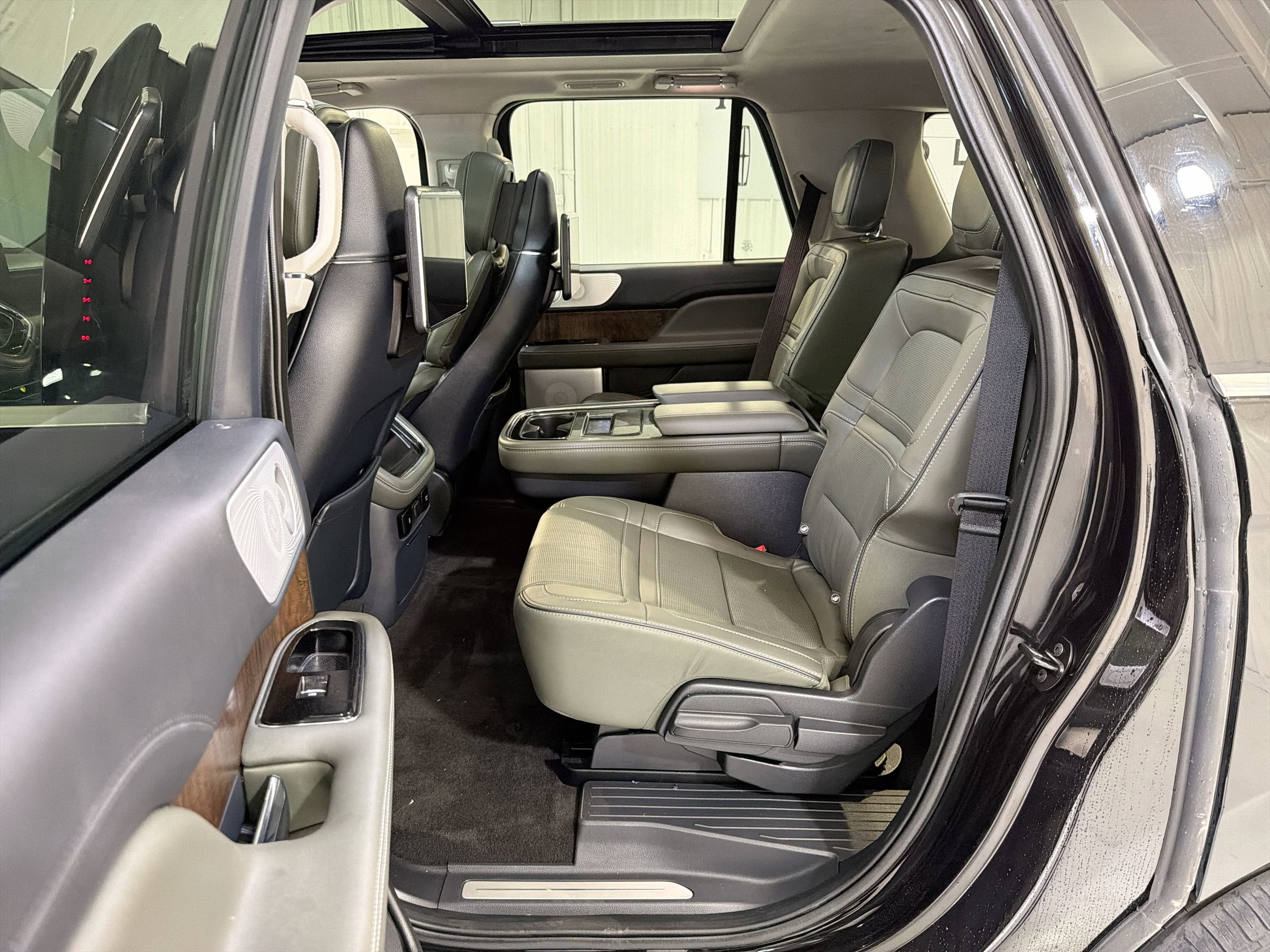 2022 Lincoln Navigator L Black Label