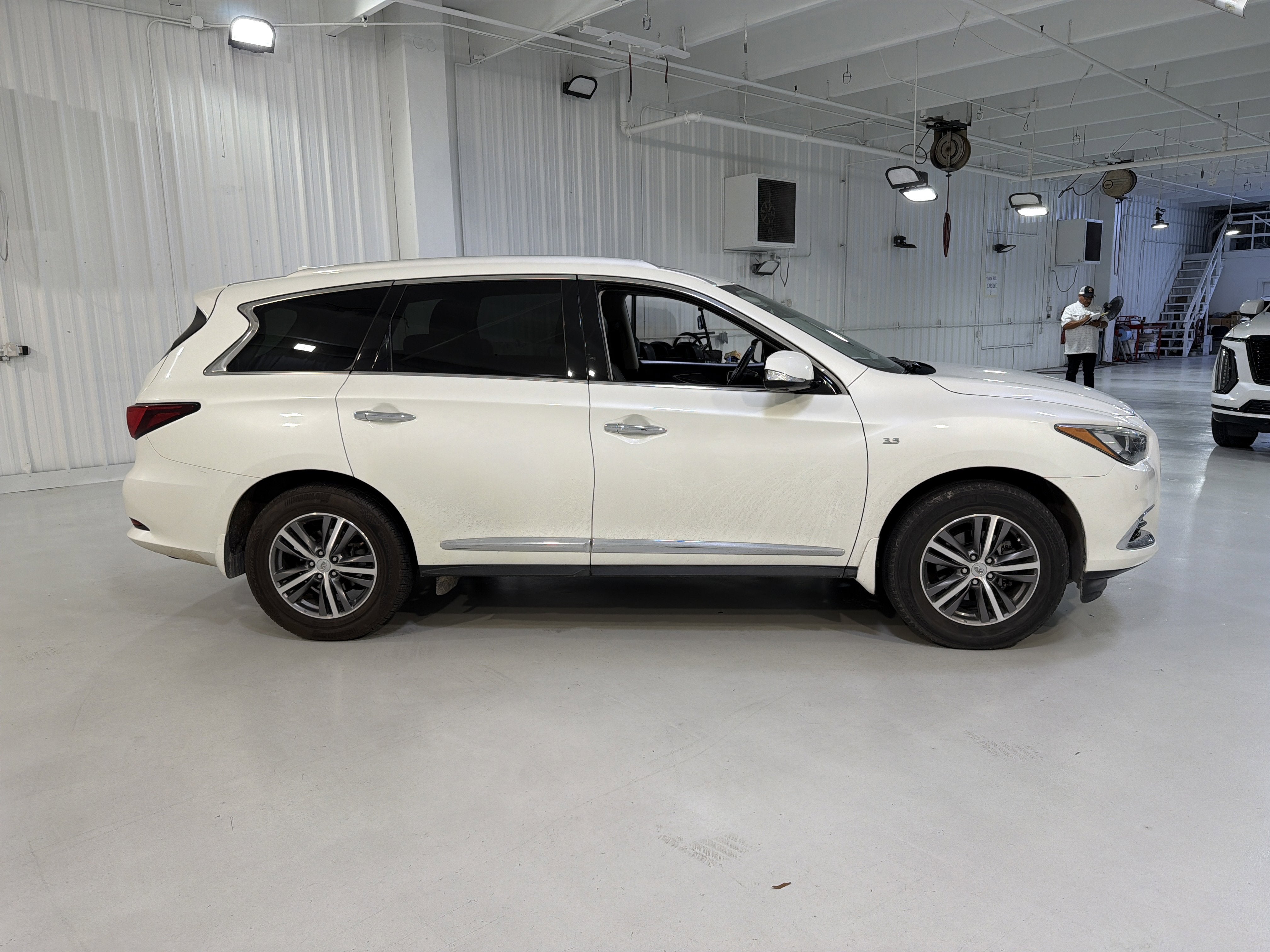 2020 INFINITI QX60 LUXE