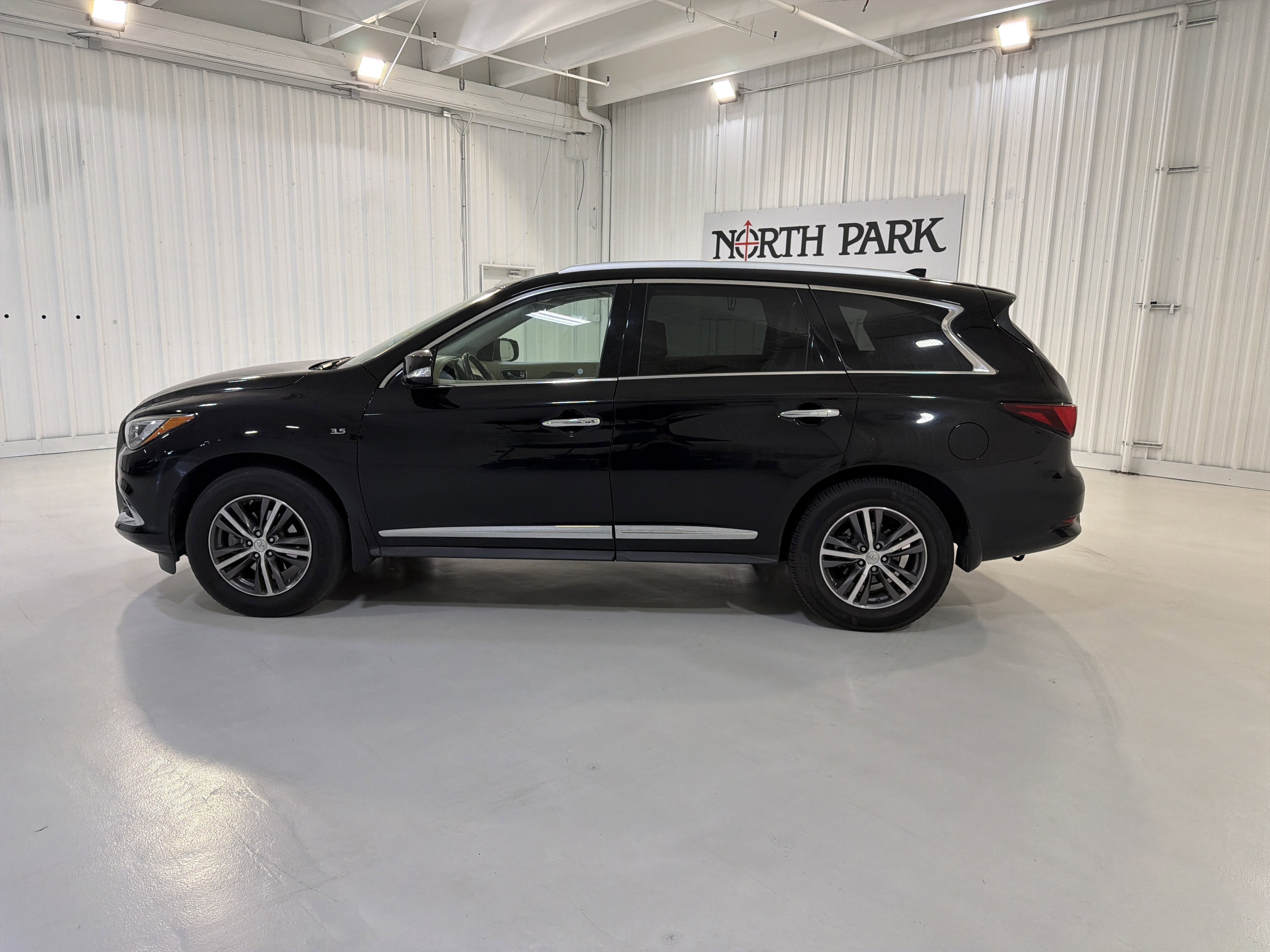 2017 INFINITI QX60 Base