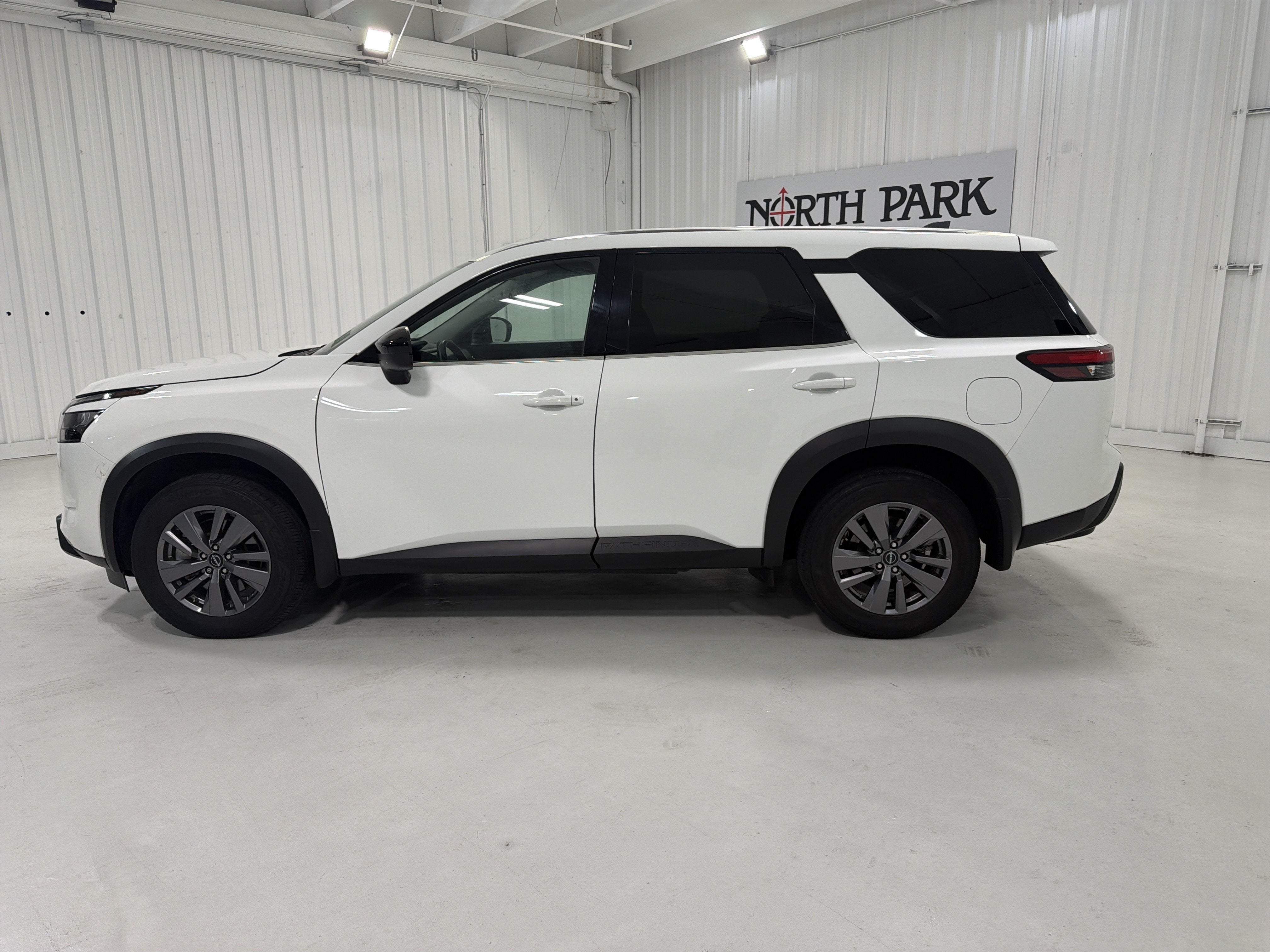 2024 Nissan Pathfinder S