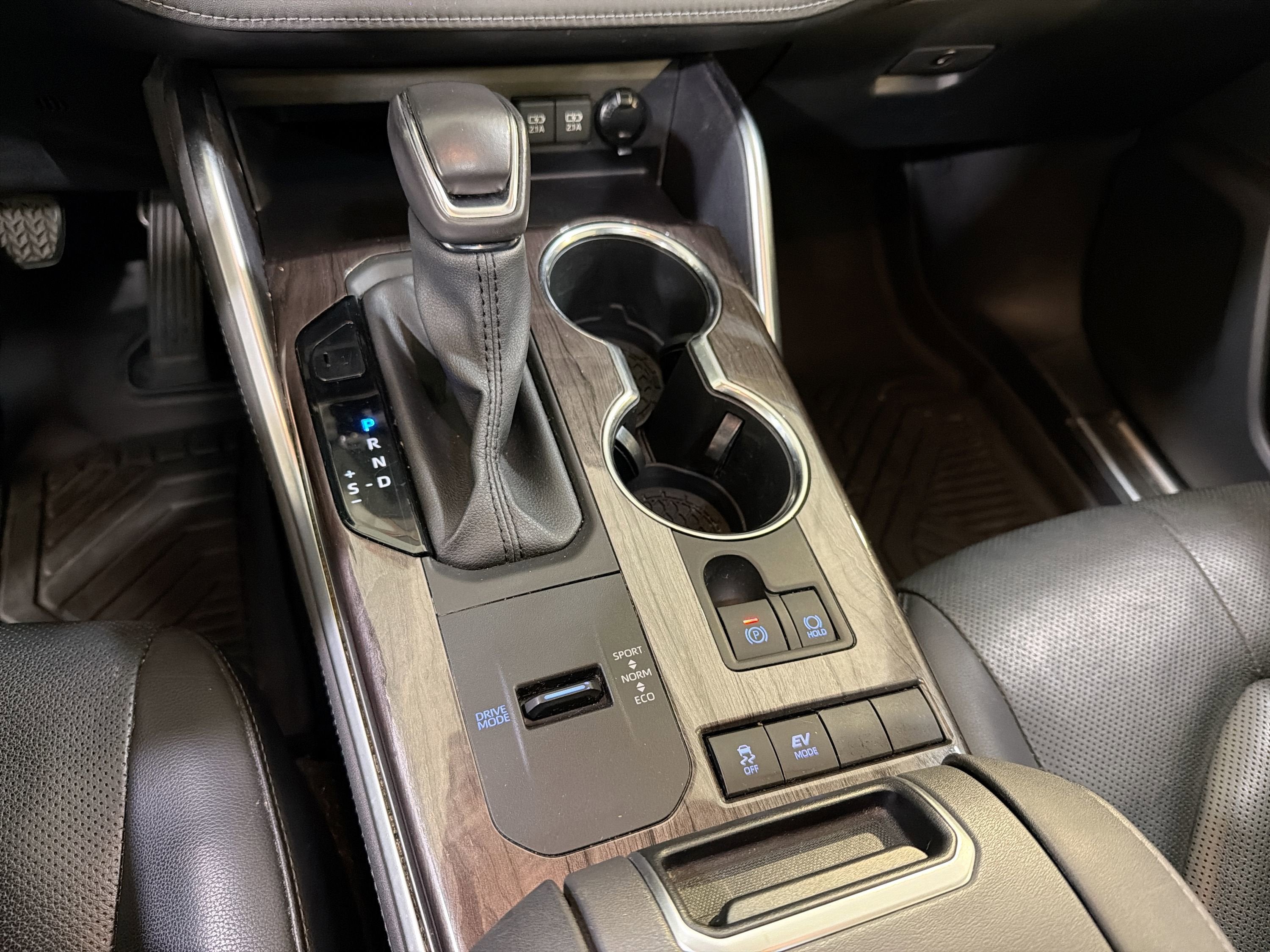 2020 Toyota Highlander Hybrid Platinum