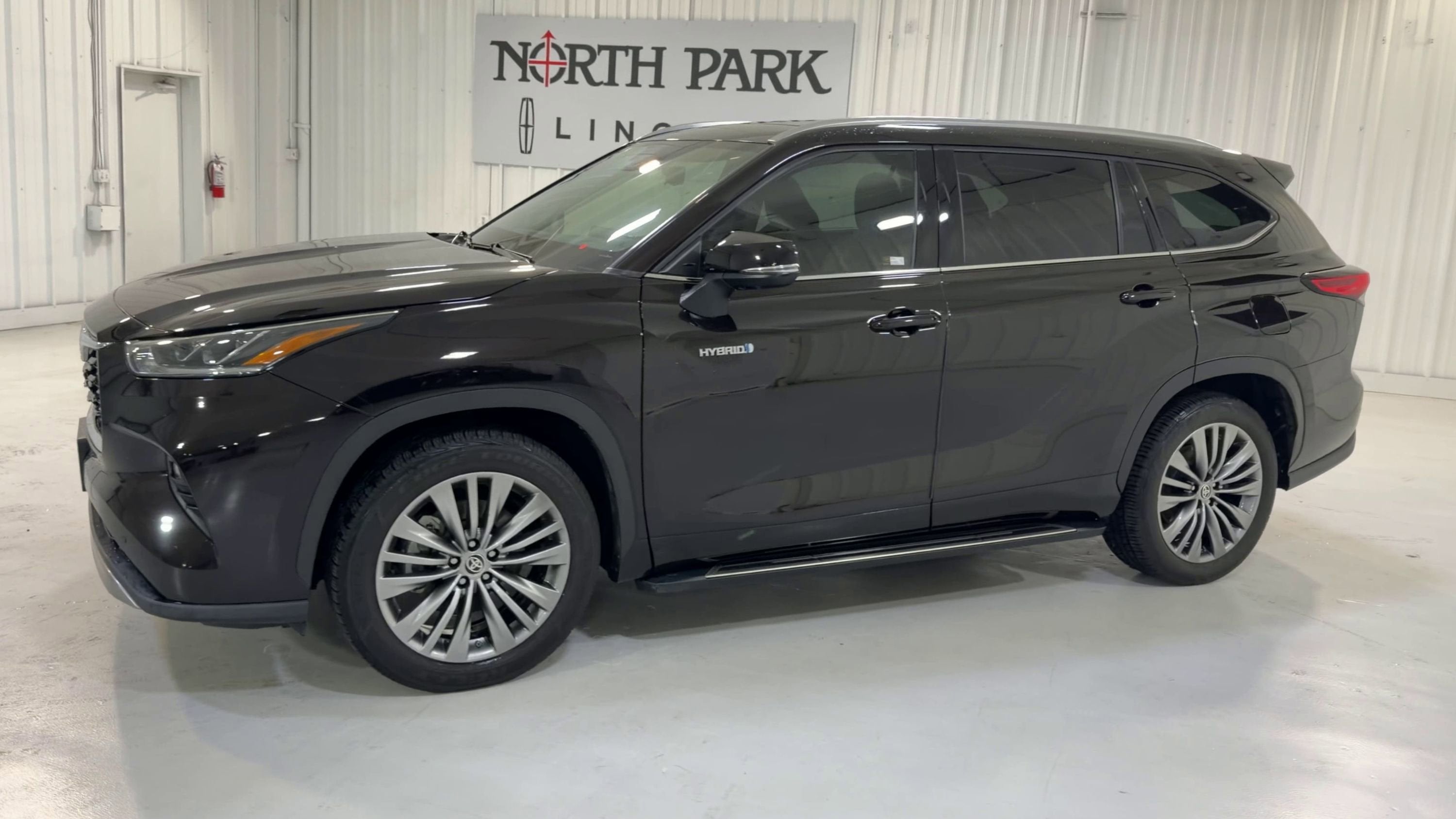 2020 Toyota Highlander Hybrid Platinum