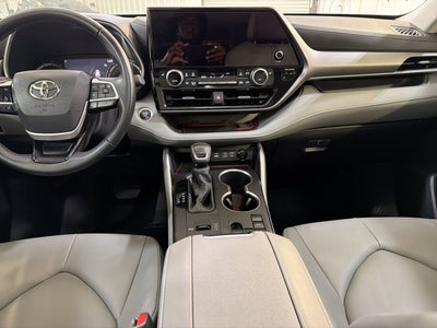 2025 Toyota Highlander XLE