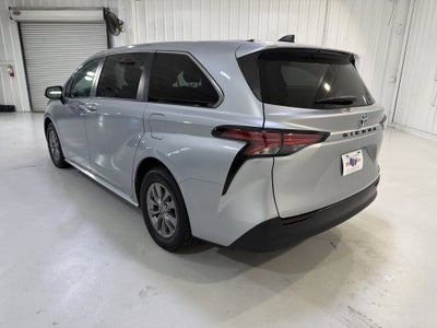 2021 Toyota Sienna LE