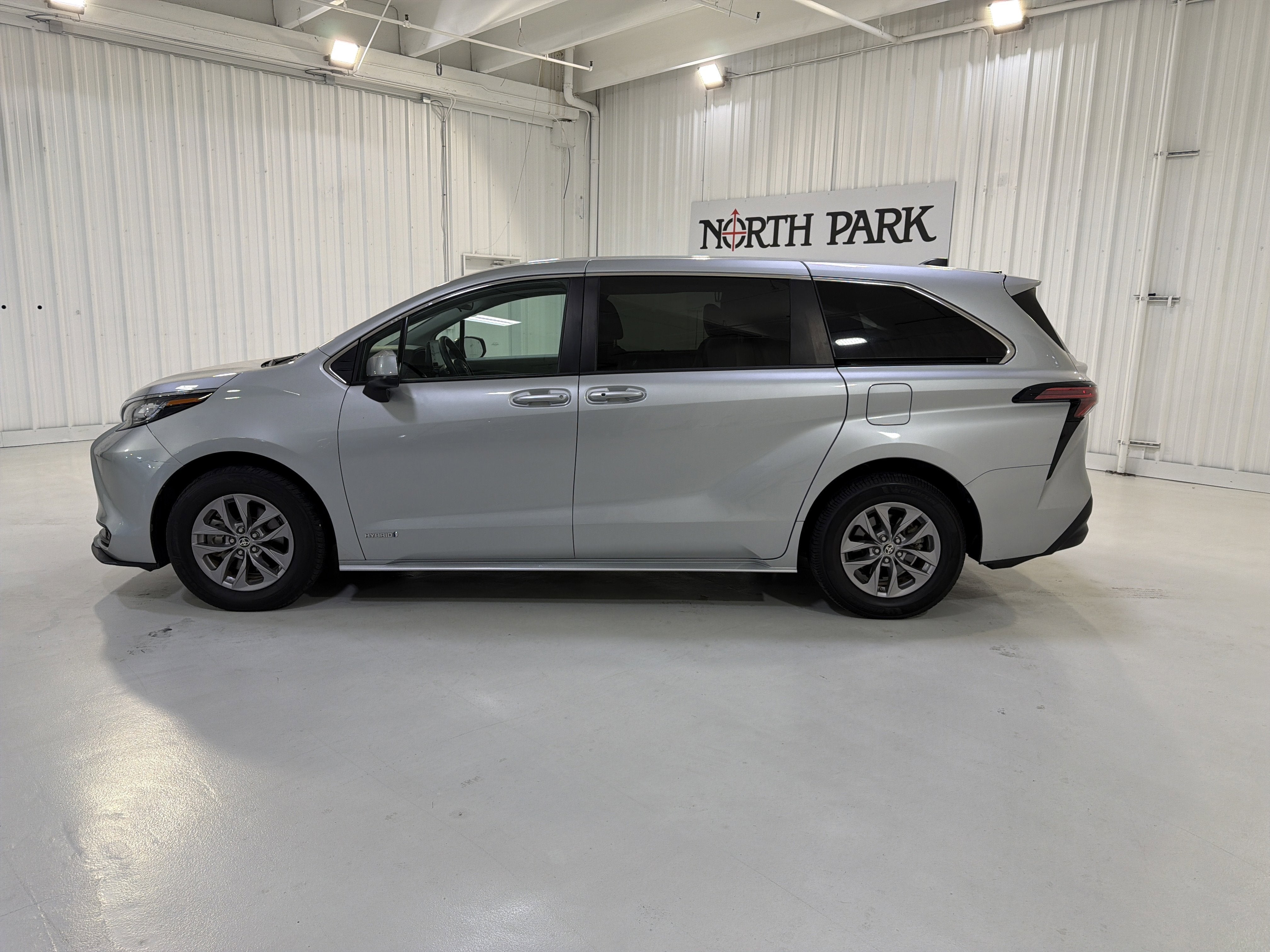 2021 Toyota Sienna LE