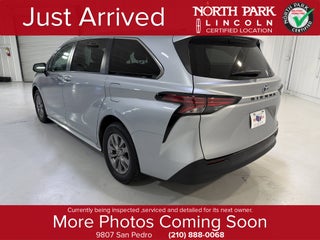 2021 Toyota Sienna LE