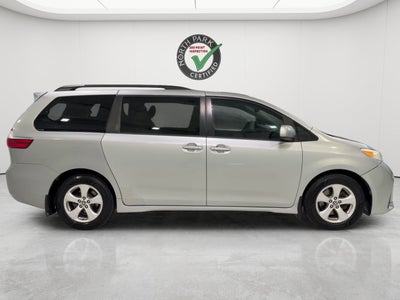 2020 Toyota Sienna LE
