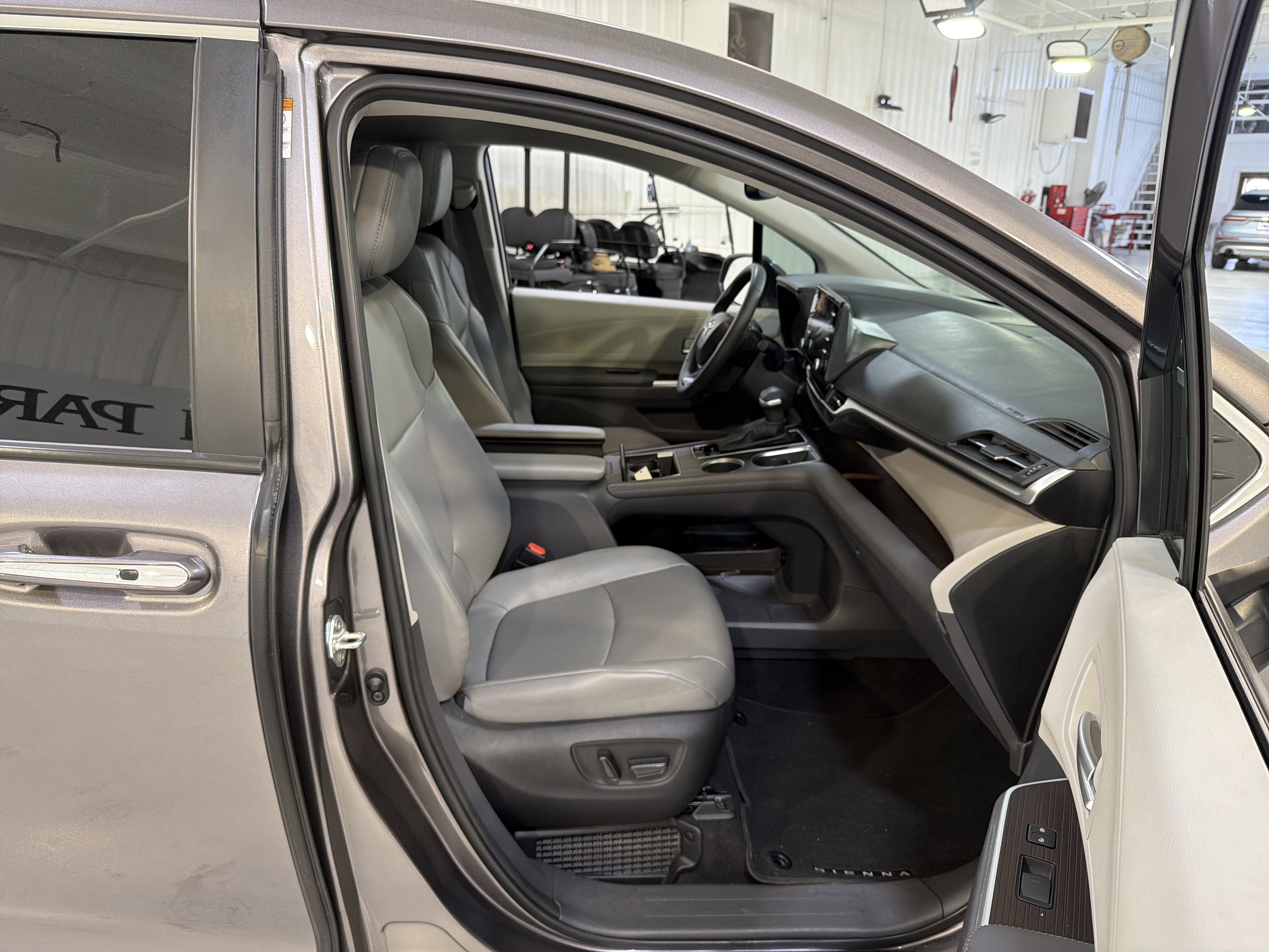 2023 Toyota Sienna XLE