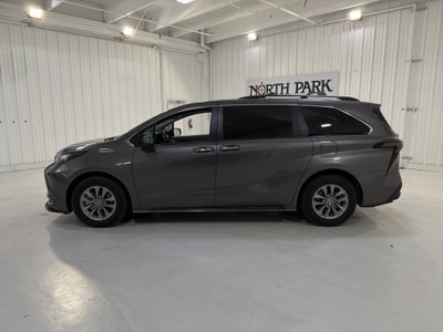 2023 Toyota Sienna XLE