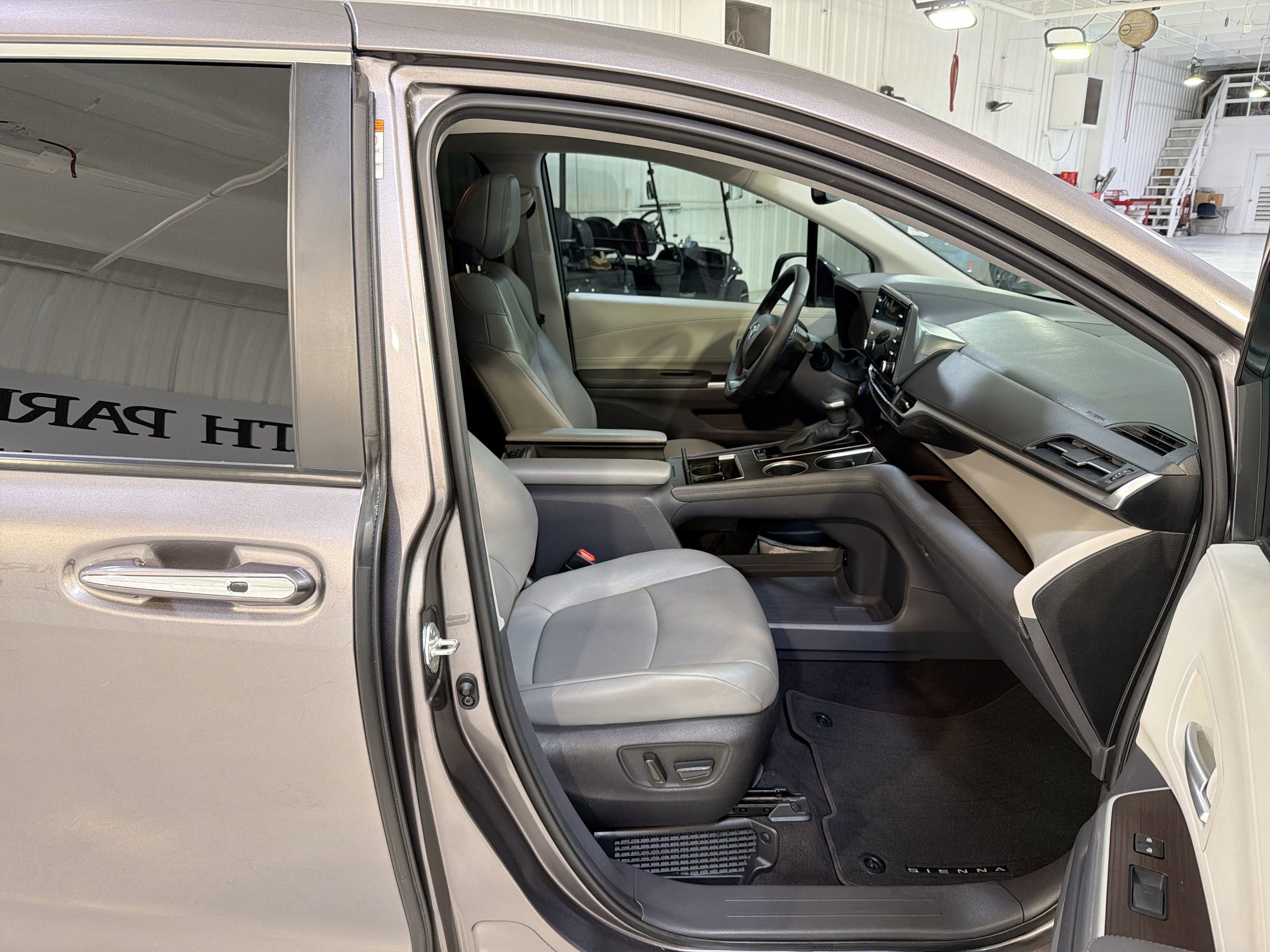 2023 Toyota Sienna XLE