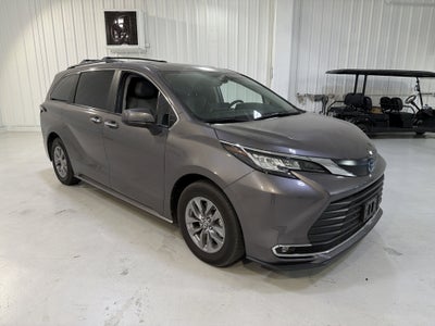 2023 Toyota Sienna XLE