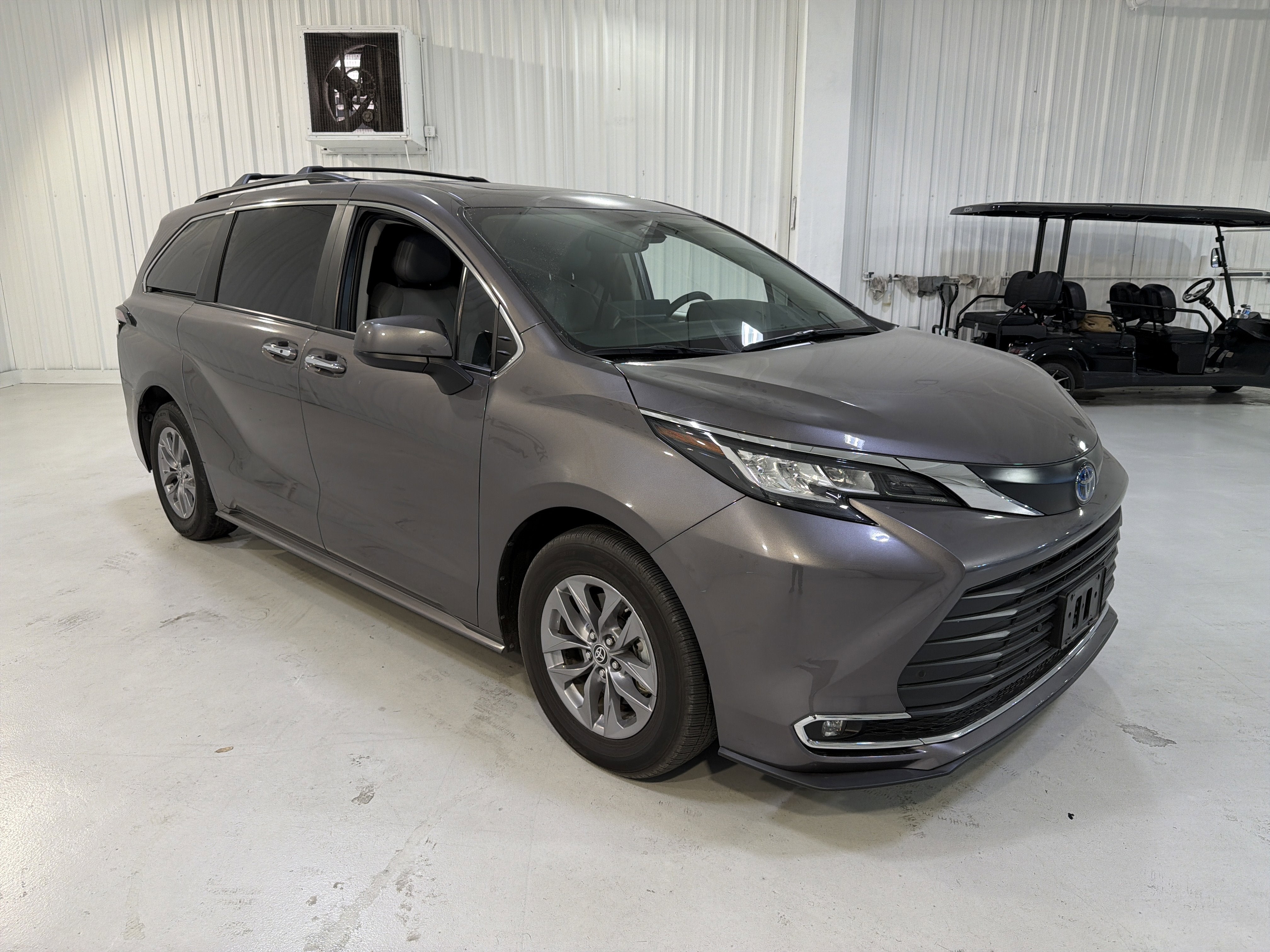 2023 Toyota Sienna XLE