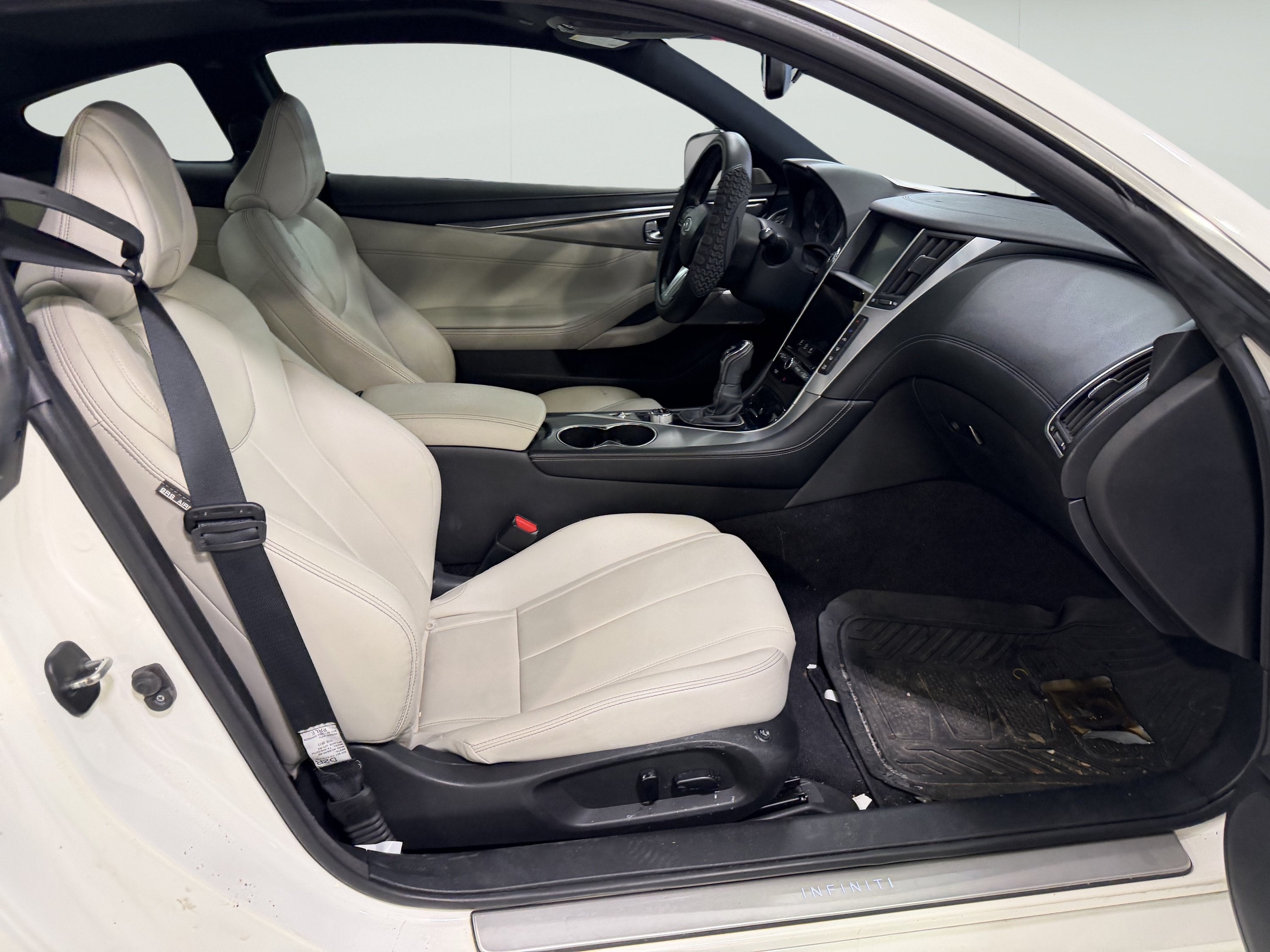 2017 INFINITI Q60 2.0t Premium