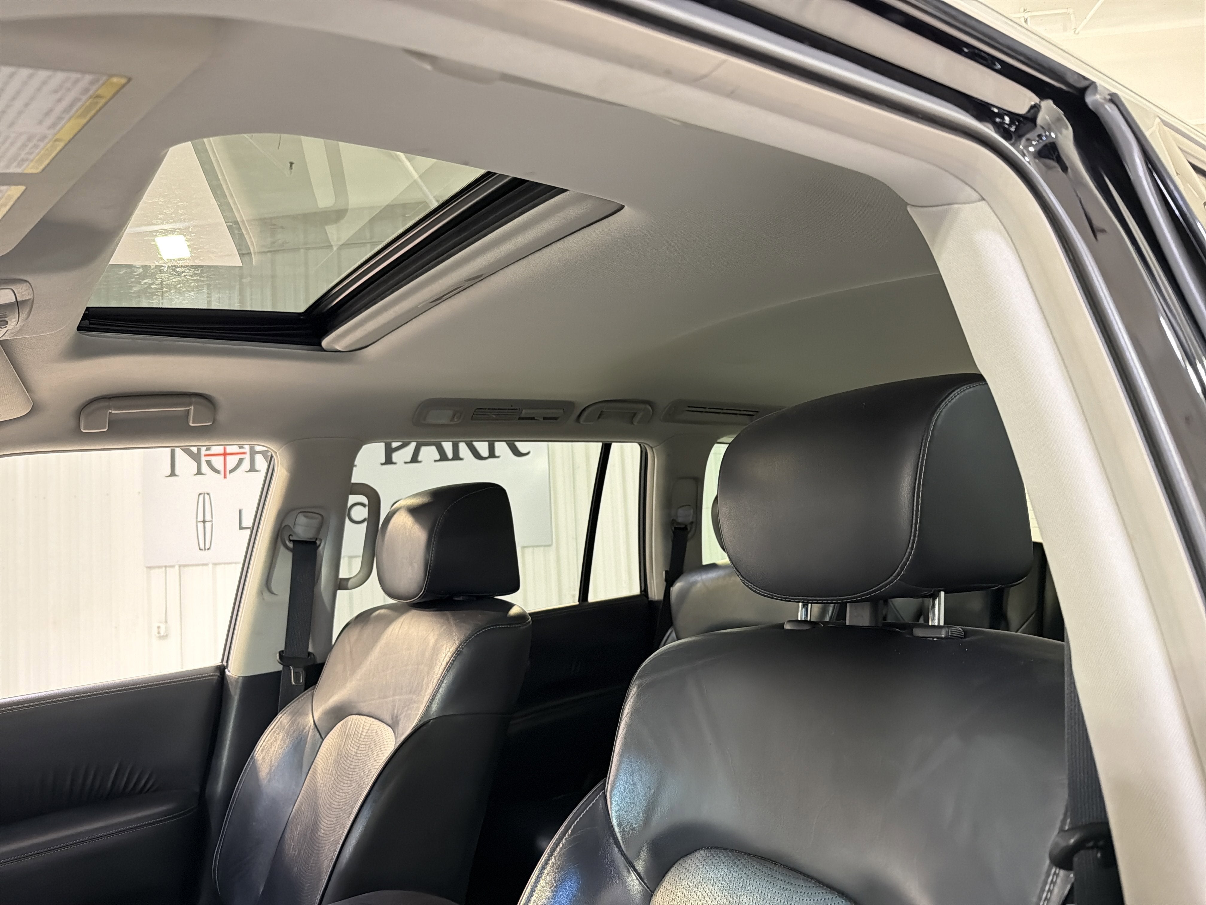 2017 INFINITI QX80 Base