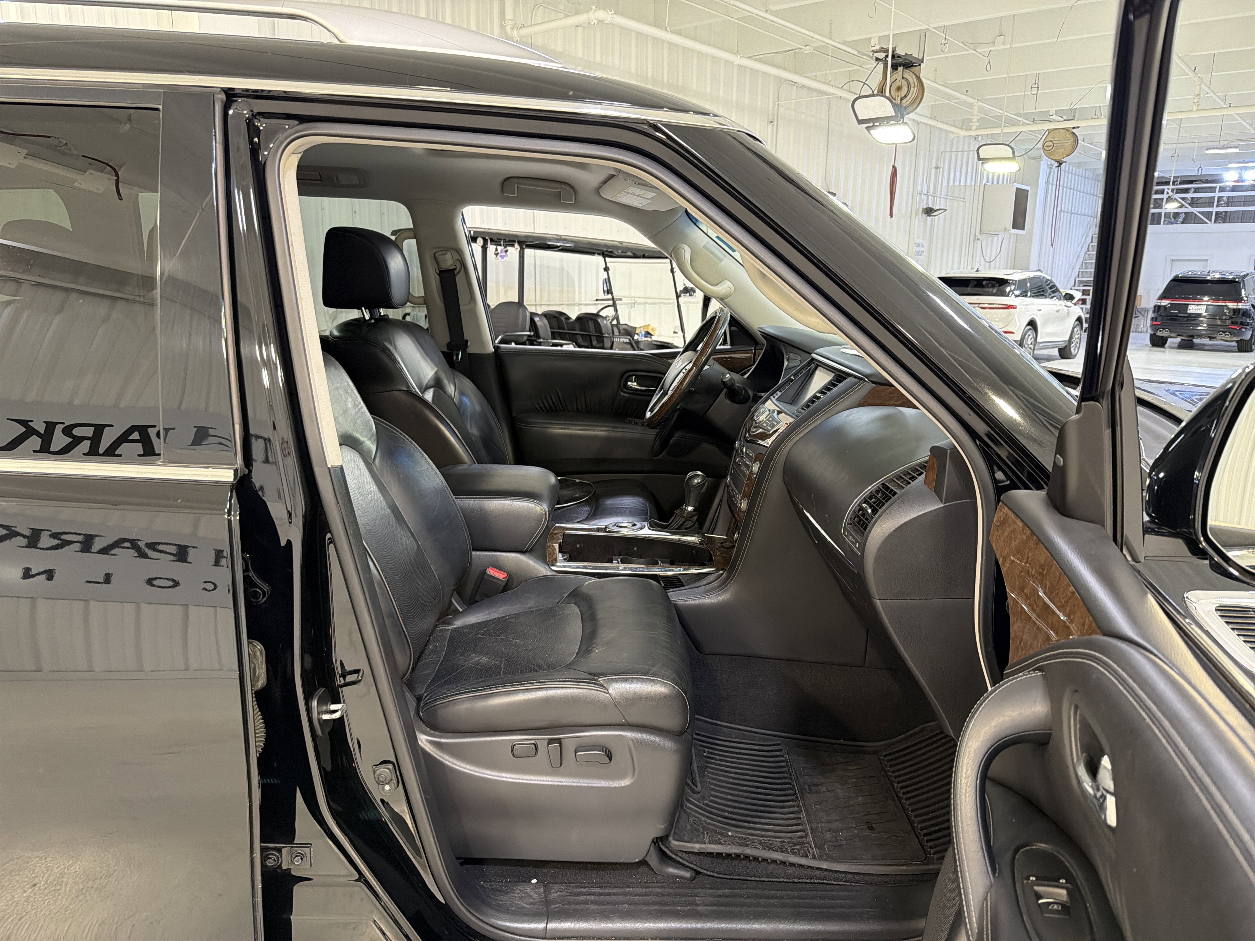 2017 INFINITI QX80 Base