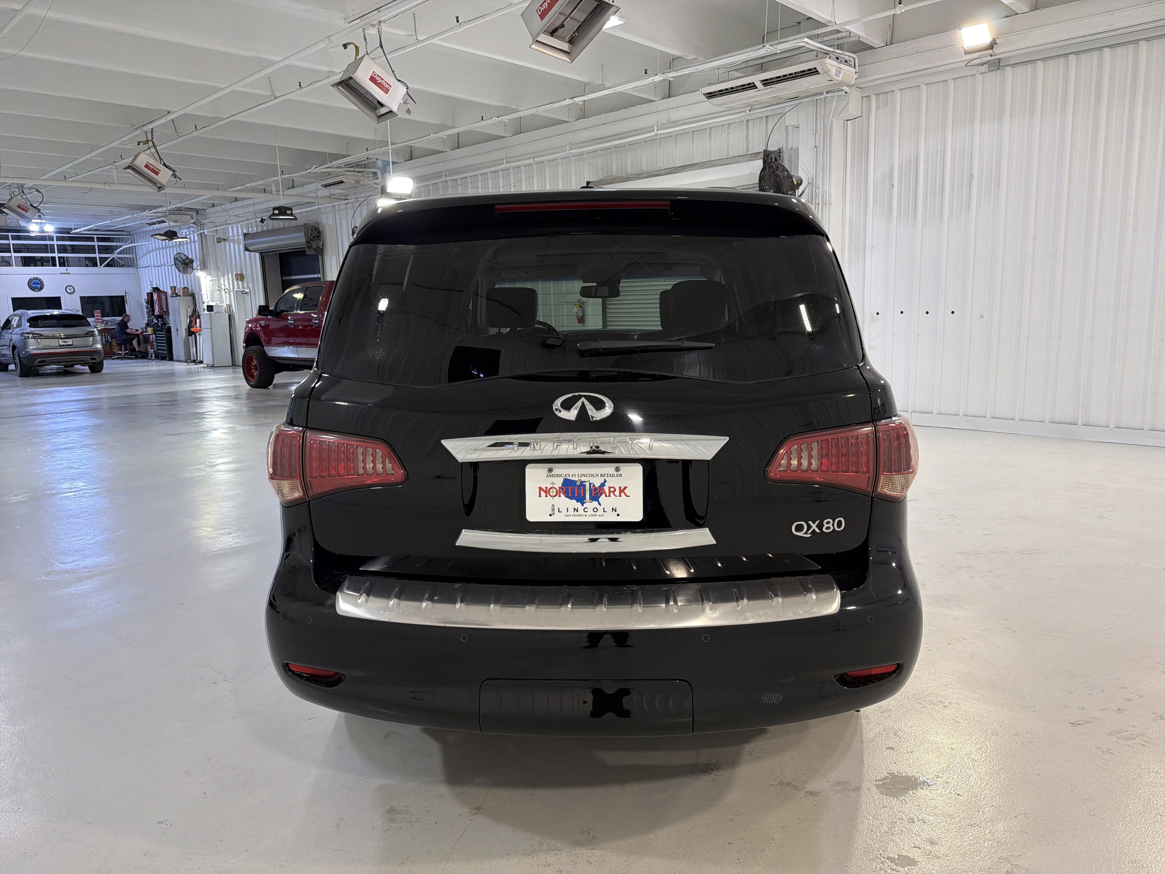 2017 INFINITI QX80 Base