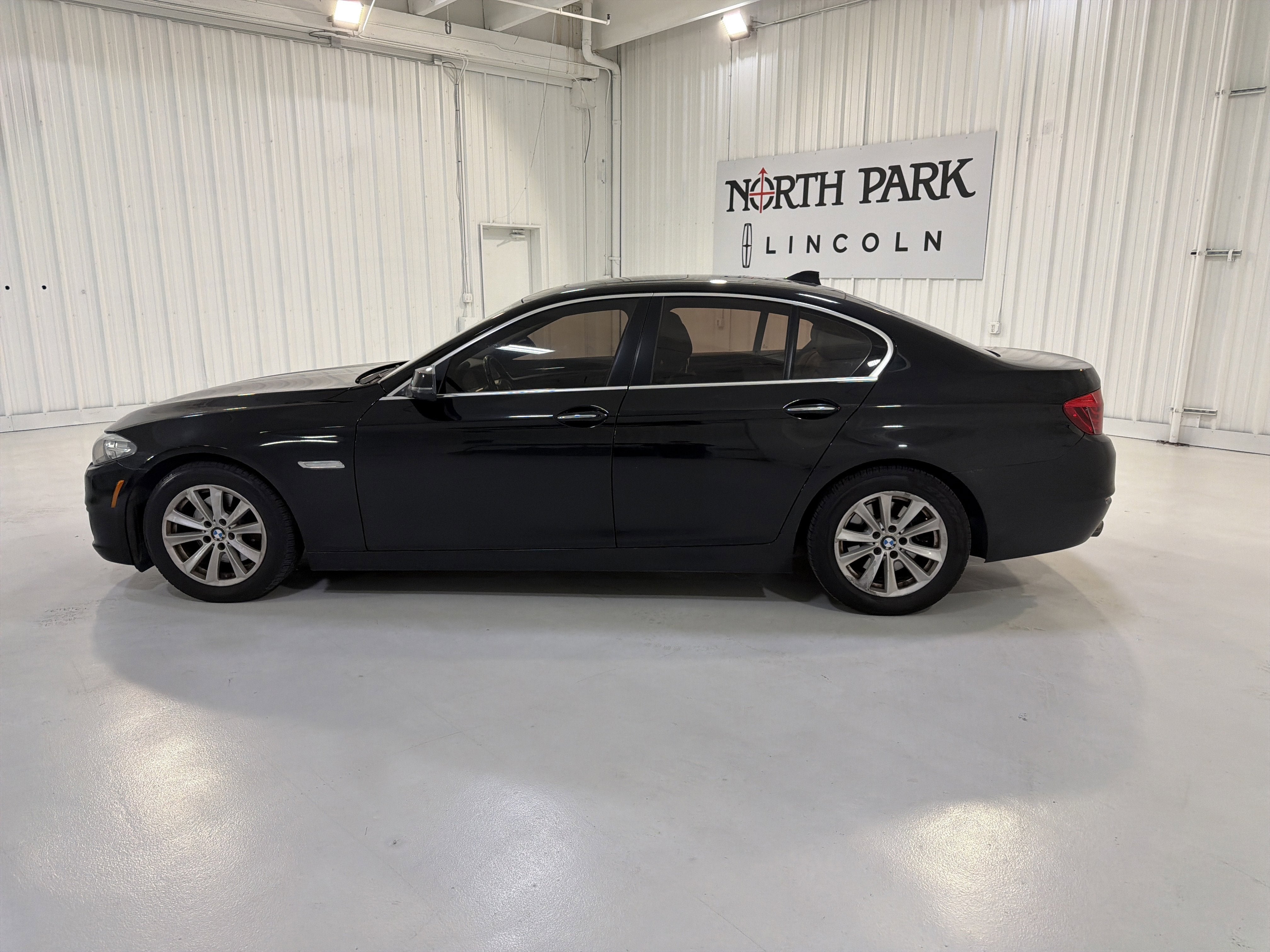 2015 BMW 5 Series 528i
