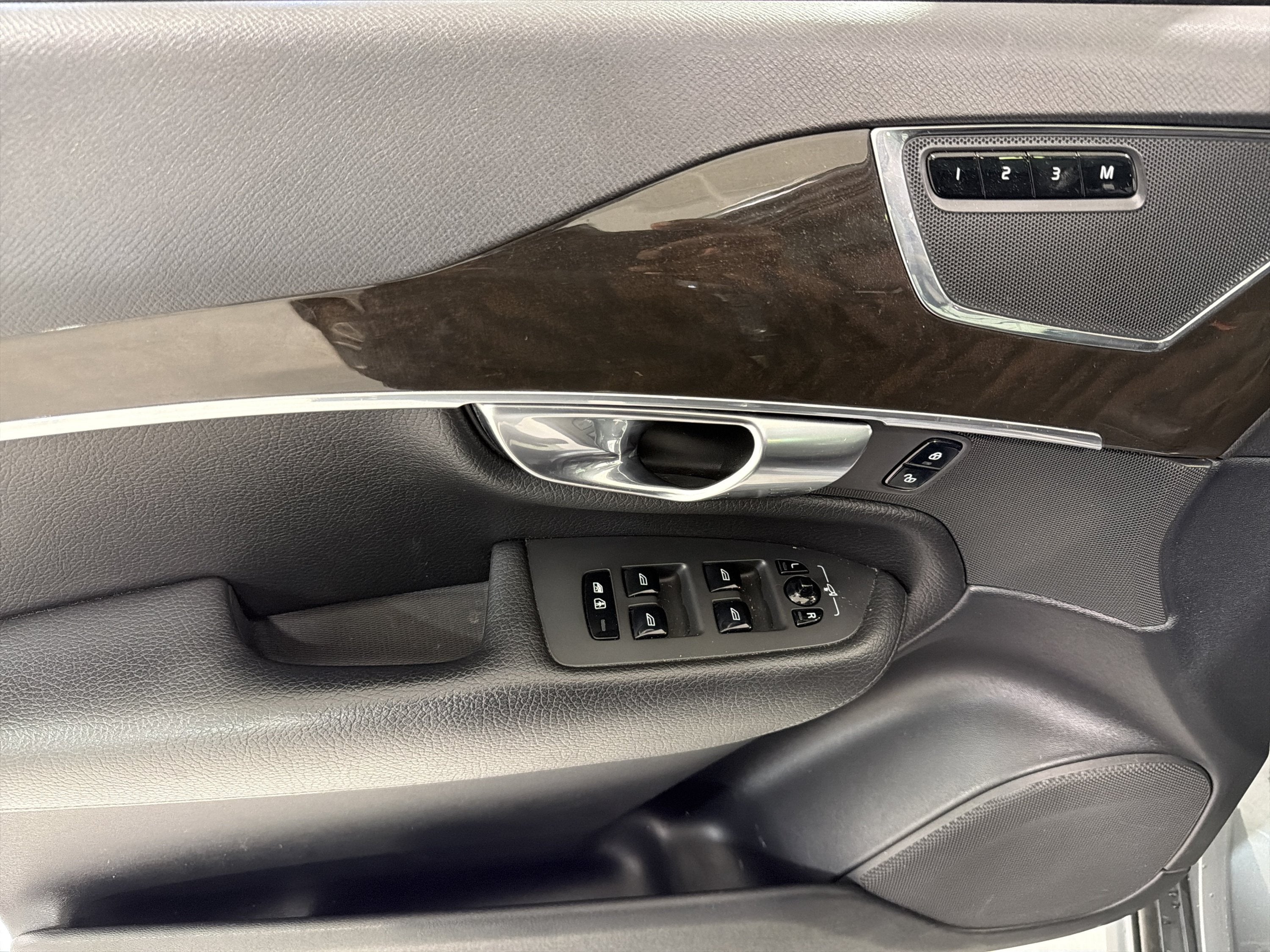 2018 Volvo XC90 Momentum