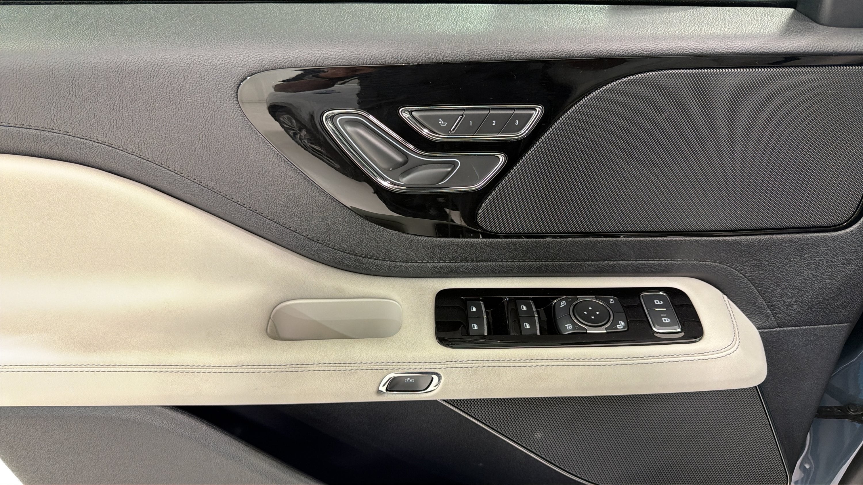 2027 Lincoln Aviator Premiere