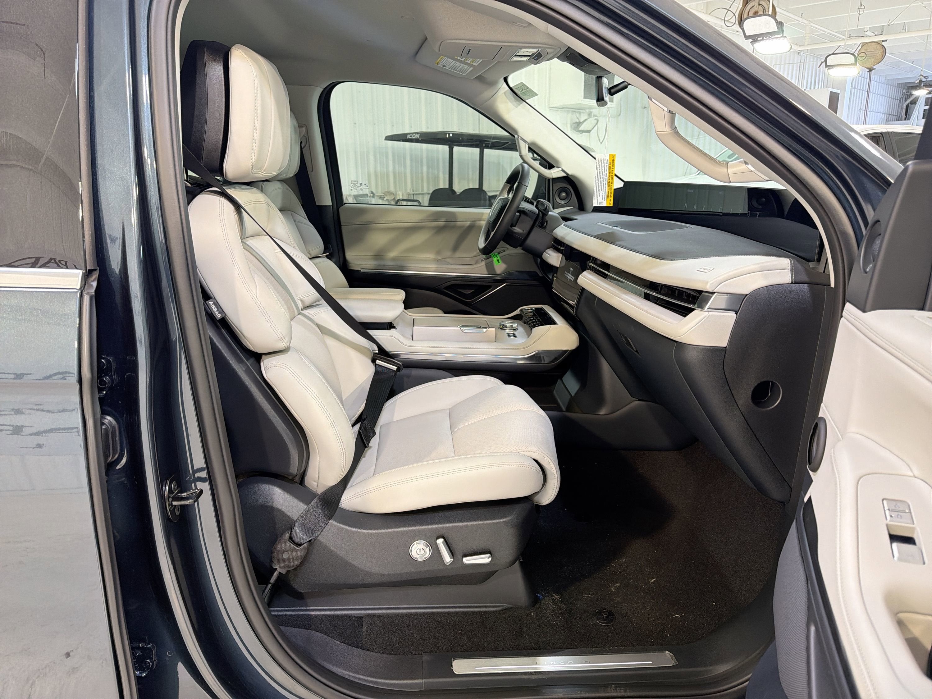 2026 Lincoln Navigator Premiere