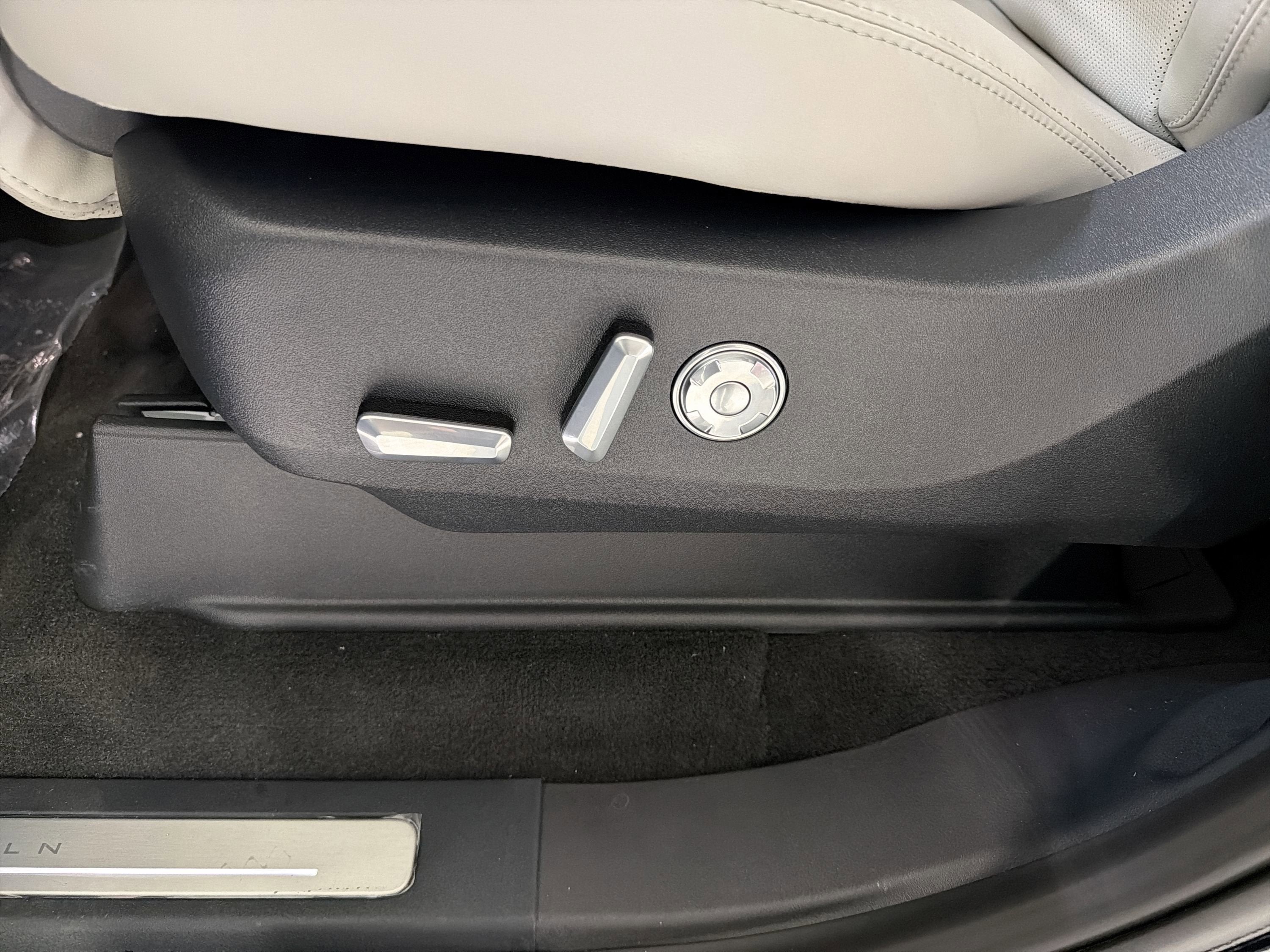 2026 Lincoln Navigator Premiere