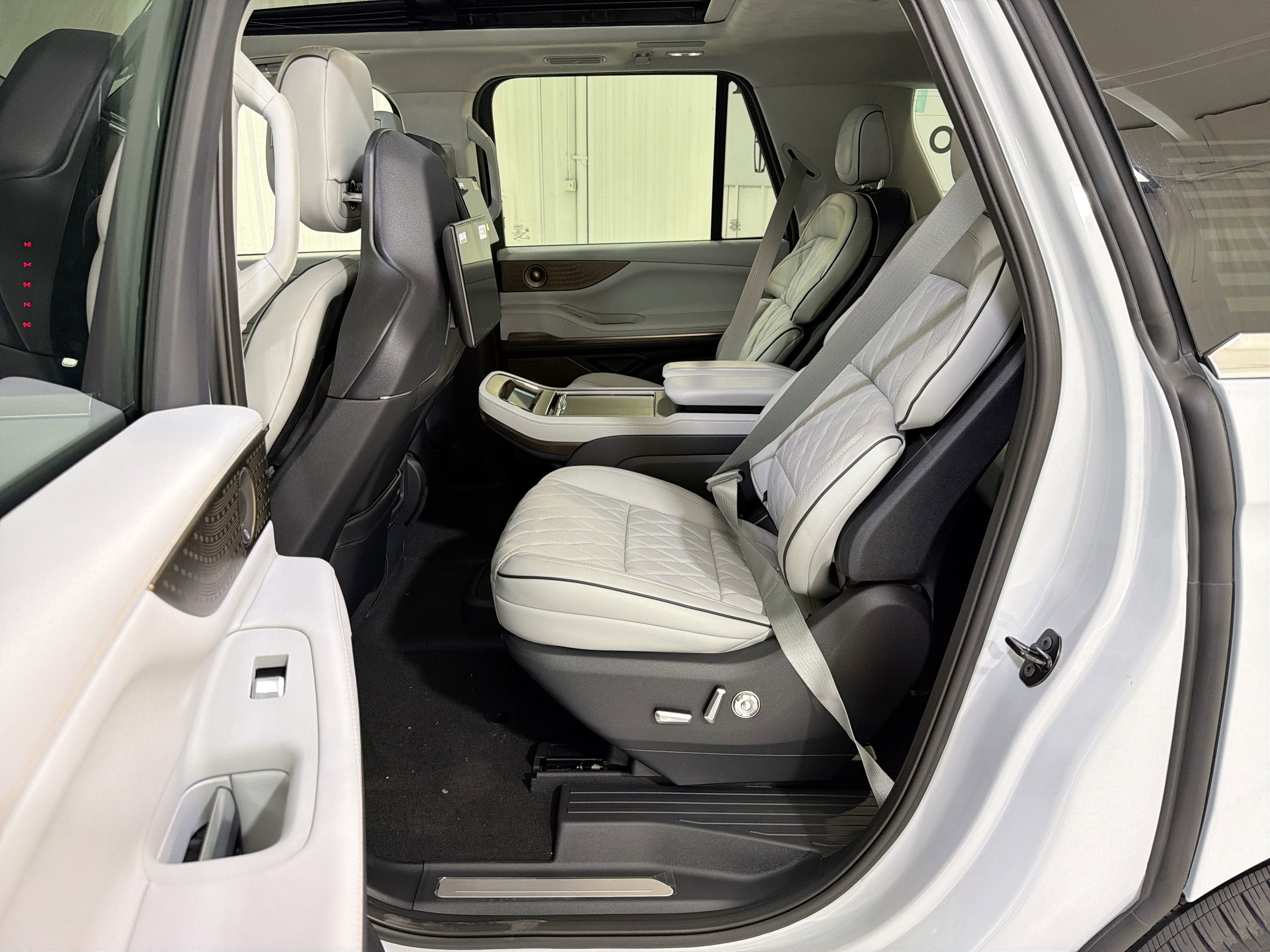 2025 Lincoln Navigator L Black Label