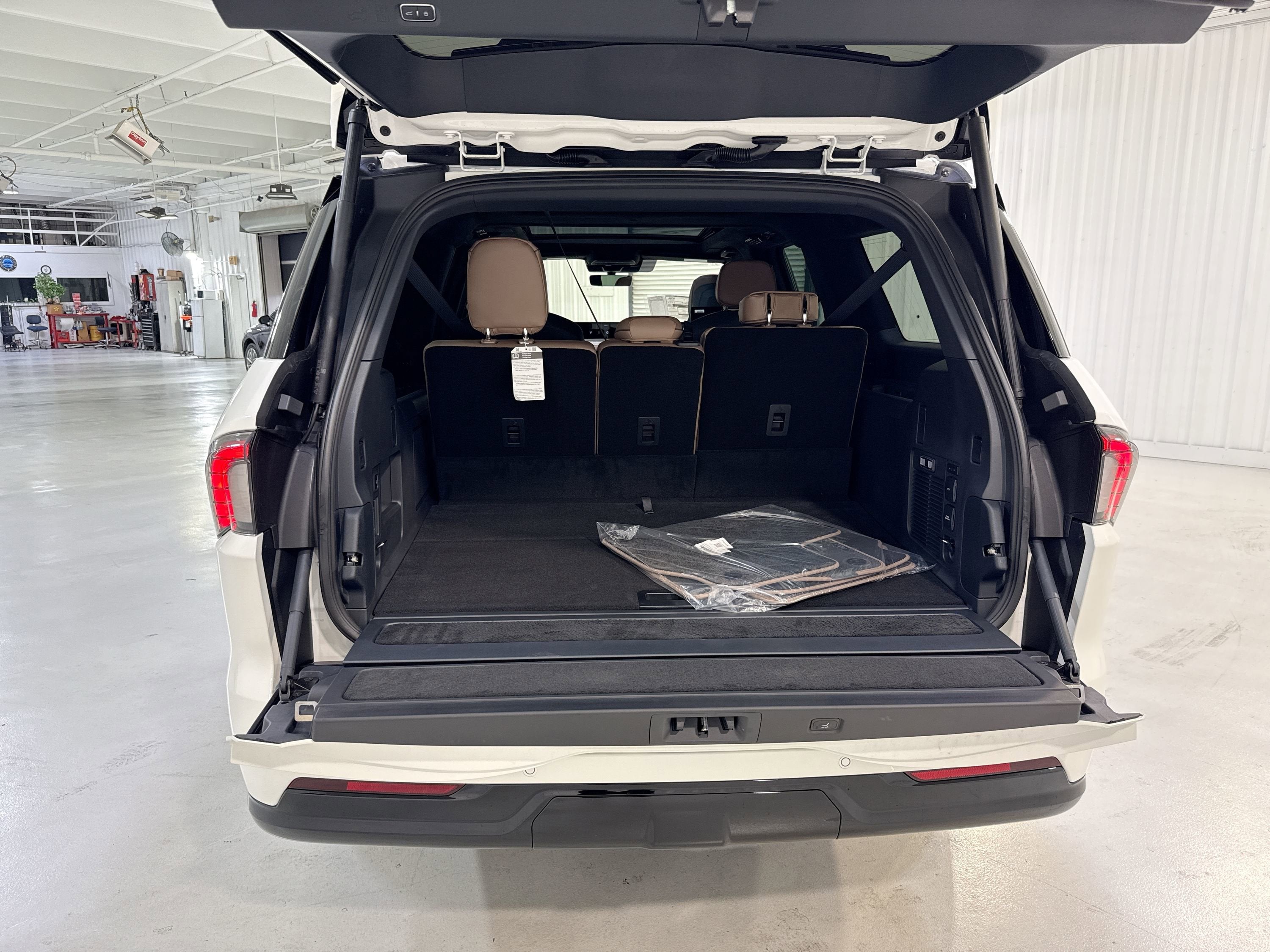 2025 Lincoln Navigator L Black Label