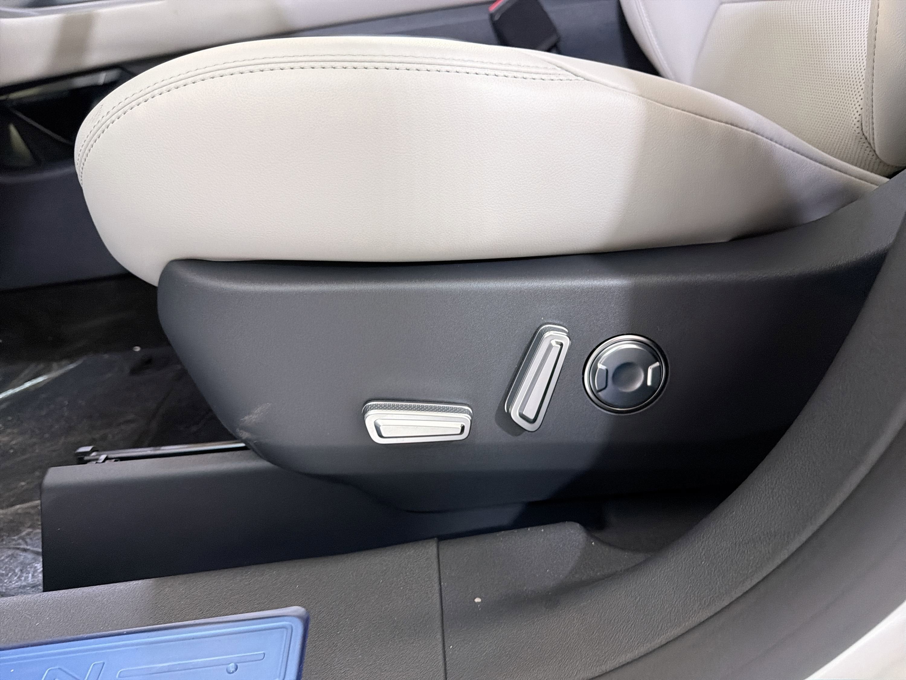 2026 Lincoln Nautilus Premiere Hybrid