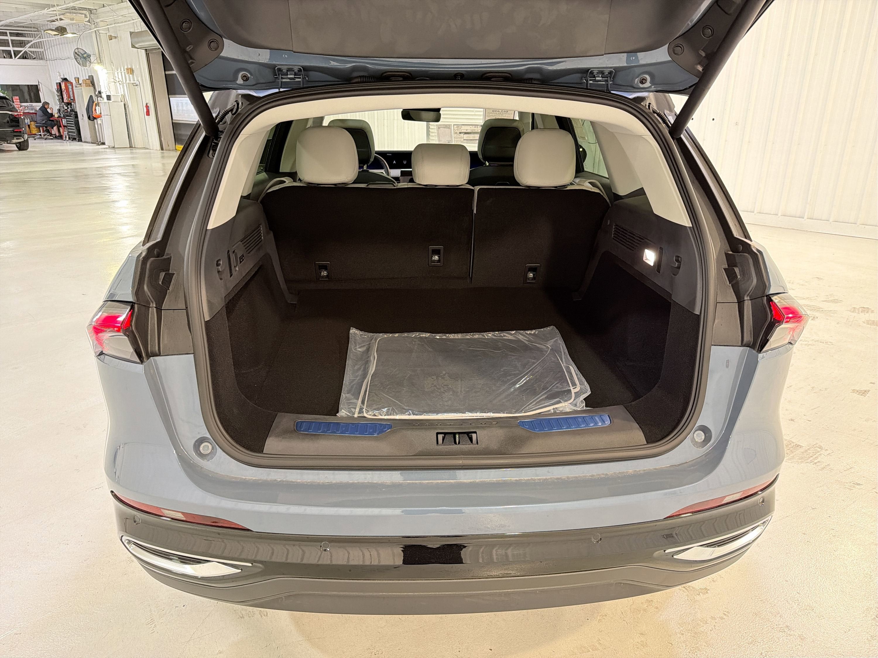 2026 Lincoln Nautilus Premiere Hybrid