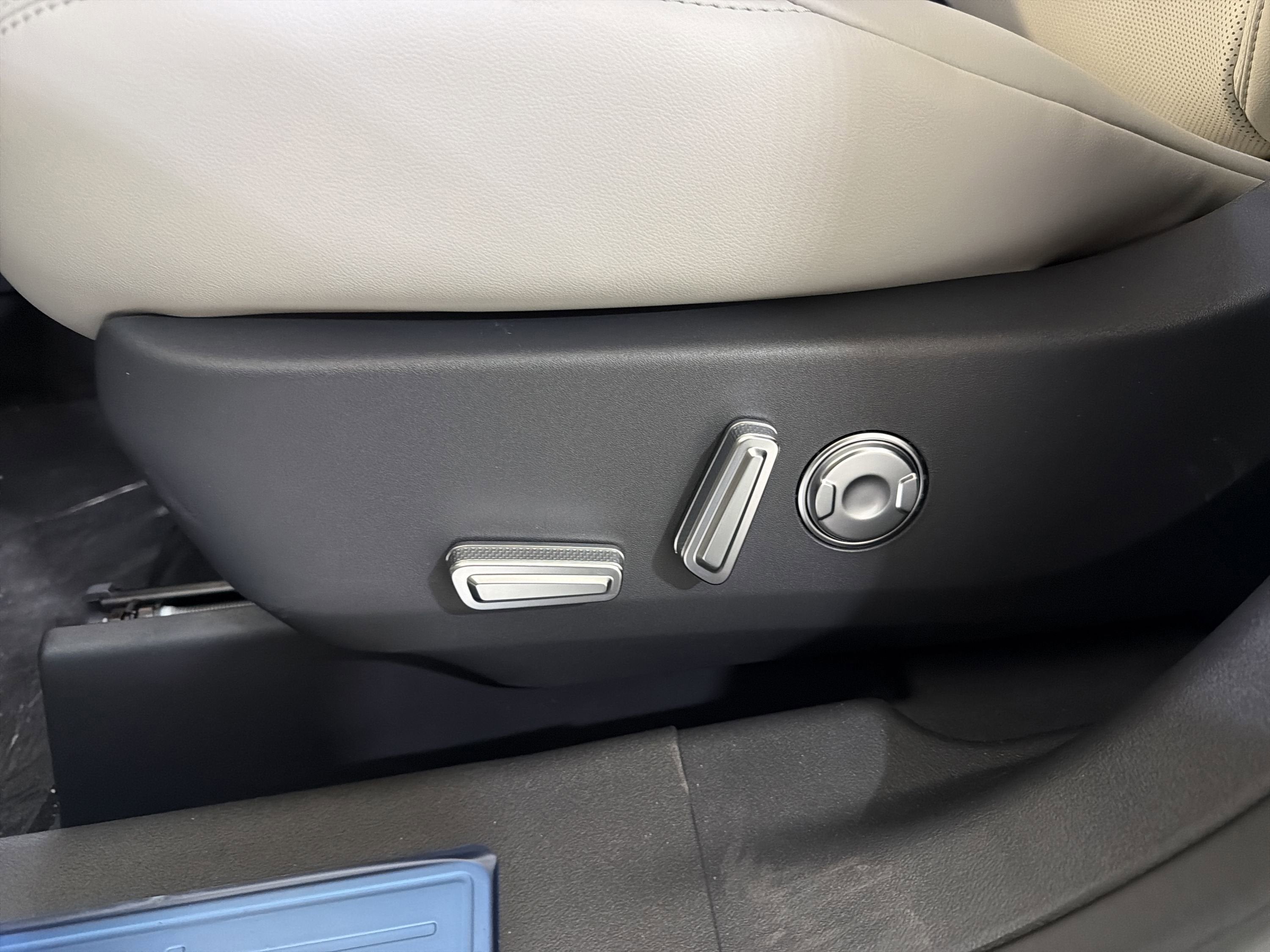 2026 Lincoln Nautilus Premiere Hybrid