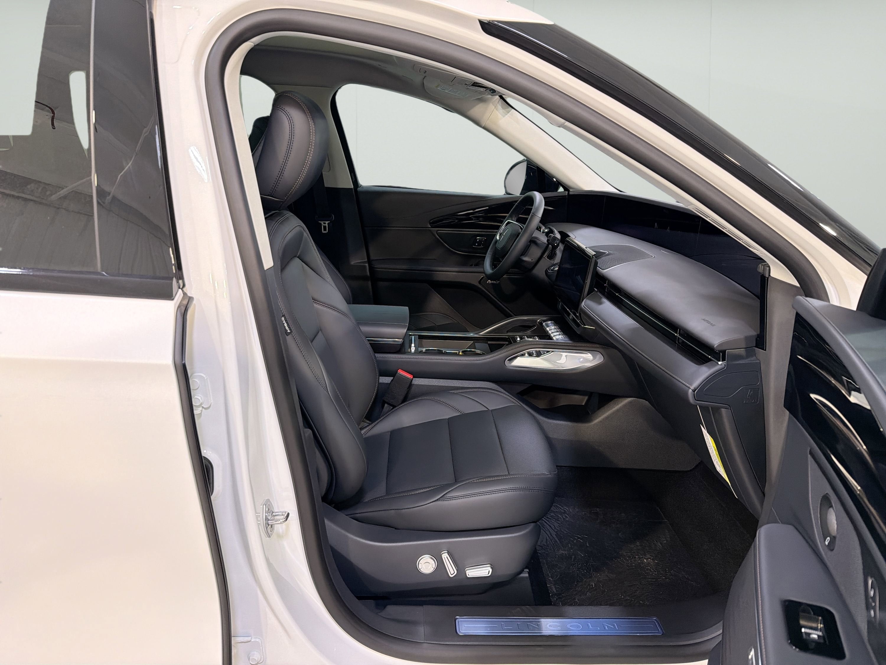 2026 Lincoln Nautilus Premiere Hybrid