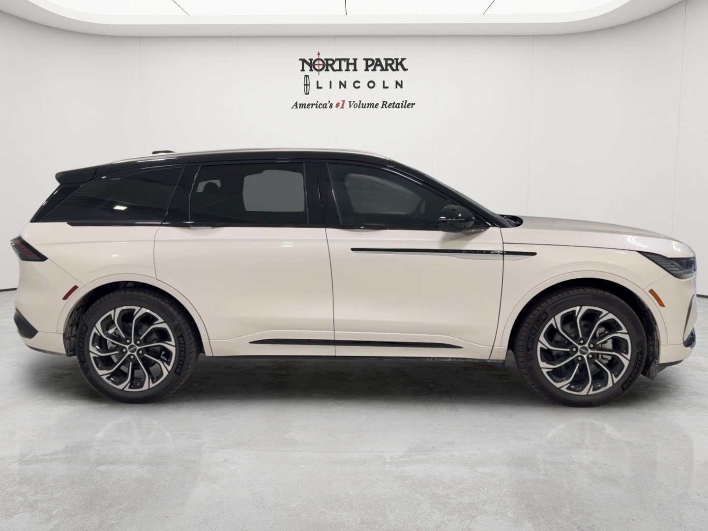 2026 Lincoln Nautilus Reserve Hybrid