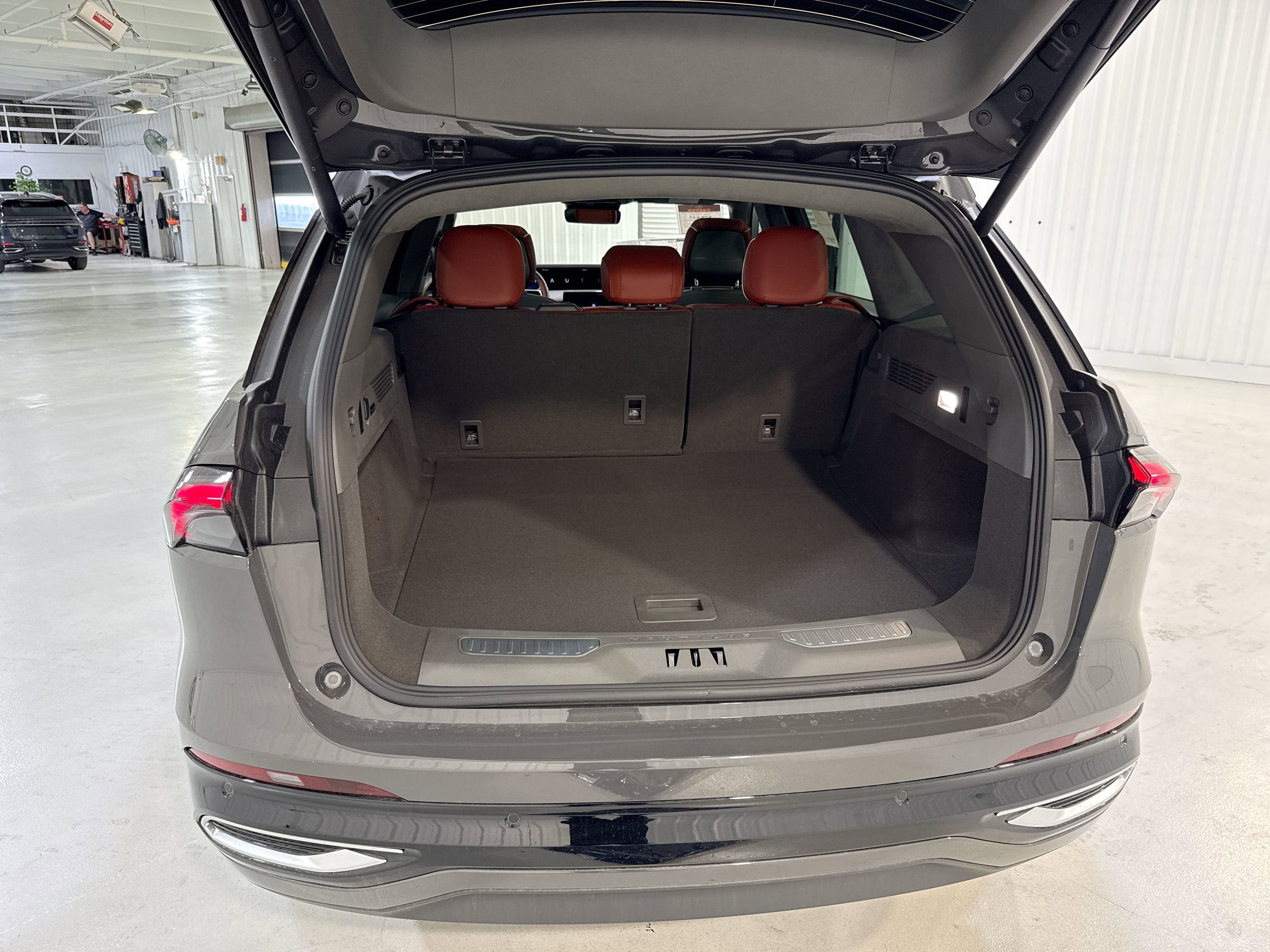 2025 Lincoln Nautilus Black Label Hybrid