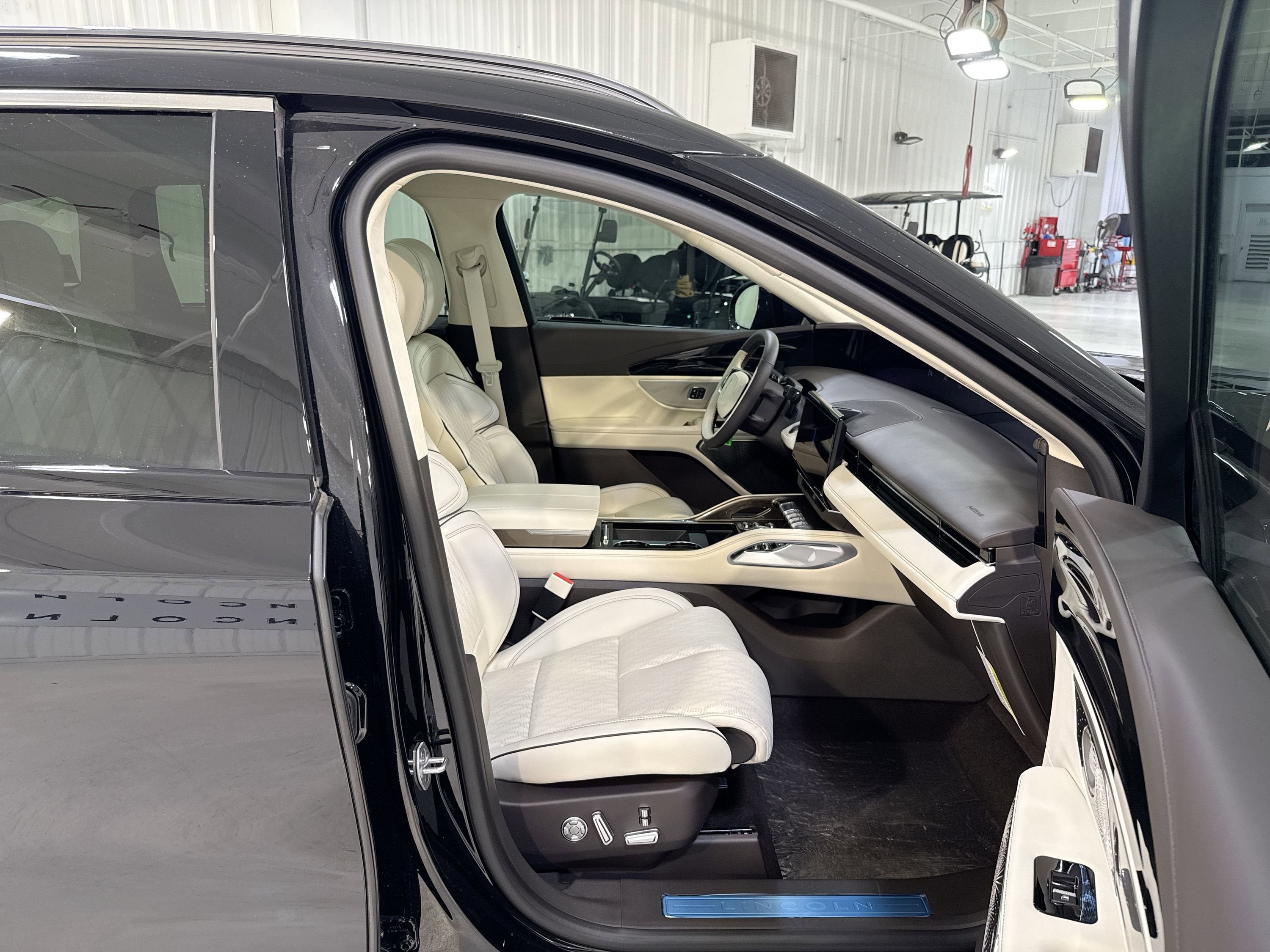 2025 Lincoln Nautilus Black Label