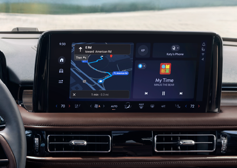 The 13.2-inch LCD touchscreen is showcased. | North Park Lincoln in San Antonio TX