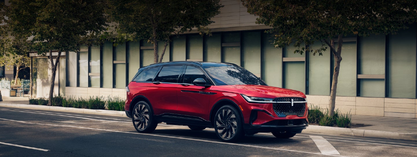 A 2025 Lincoln Nautilus® SUV with an available hybrid powertrain is parked in an urban setting. | North Park Lincoln in San Antonio TX