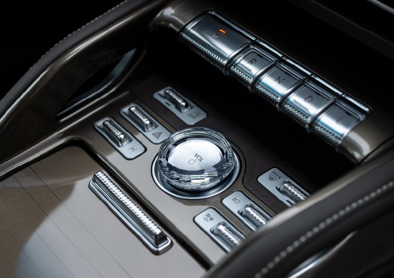 A crystal-inspired volume knob is shown in the center floor console of a 2026 Lincoln Nautilus® SUV. | North Park Lincoln in San Antonio TX