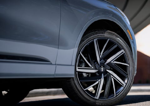 The wheel of the 2027 Lincoln Aviator® Black Label™ SUV is shown slightly angled out. | North Park Lincoln in San Antonio TX